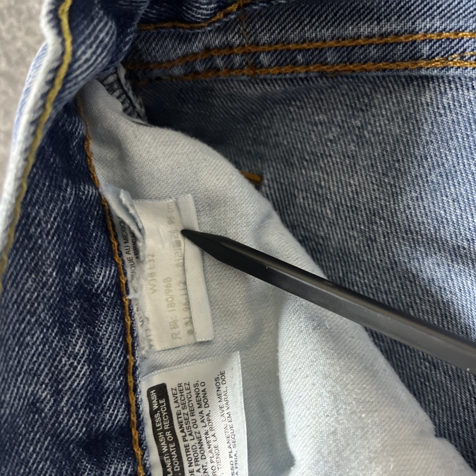 Levis 505  Mens Size 38x32 Relaxed Straight Fit Jeans Medium Blue Washed Denim