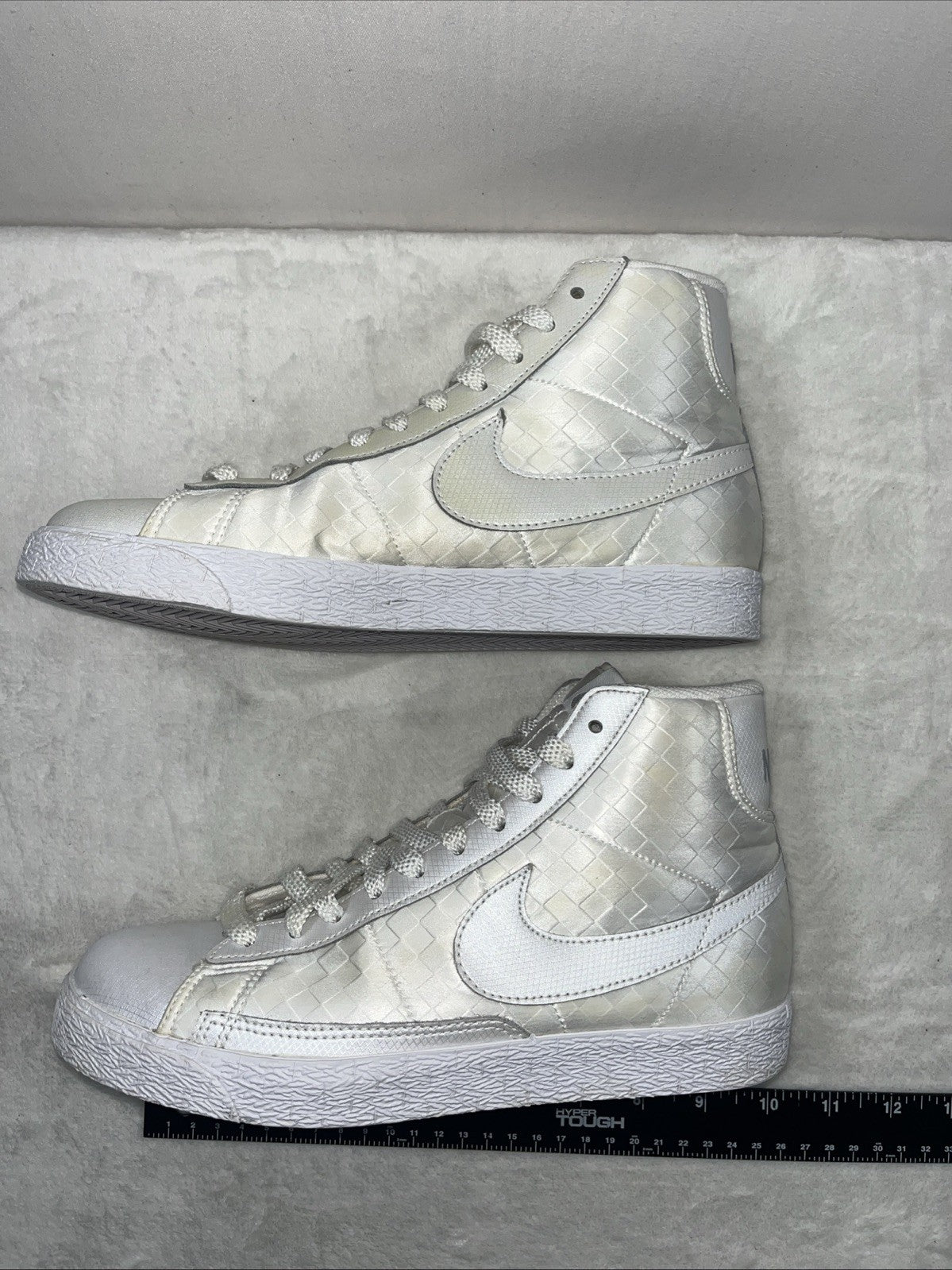 Nike Womens Blazer Shoes Mid Top Checkered White Size 8.5 Stylish 