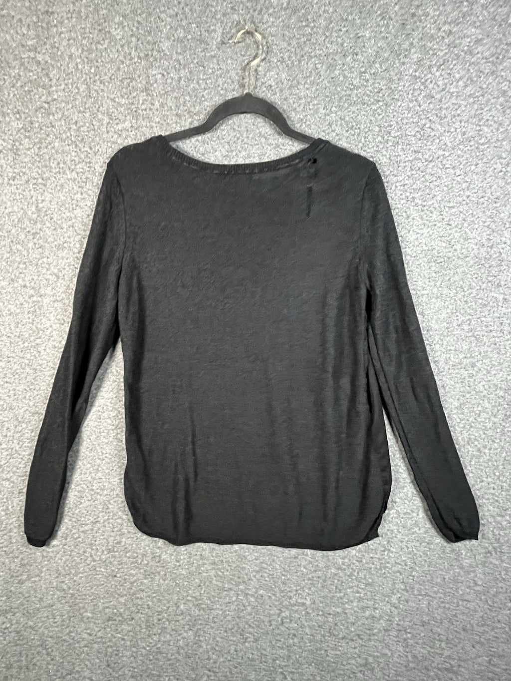 H&M black long-sleeved shirt with a shiny front panel and ribbed sleeves M 