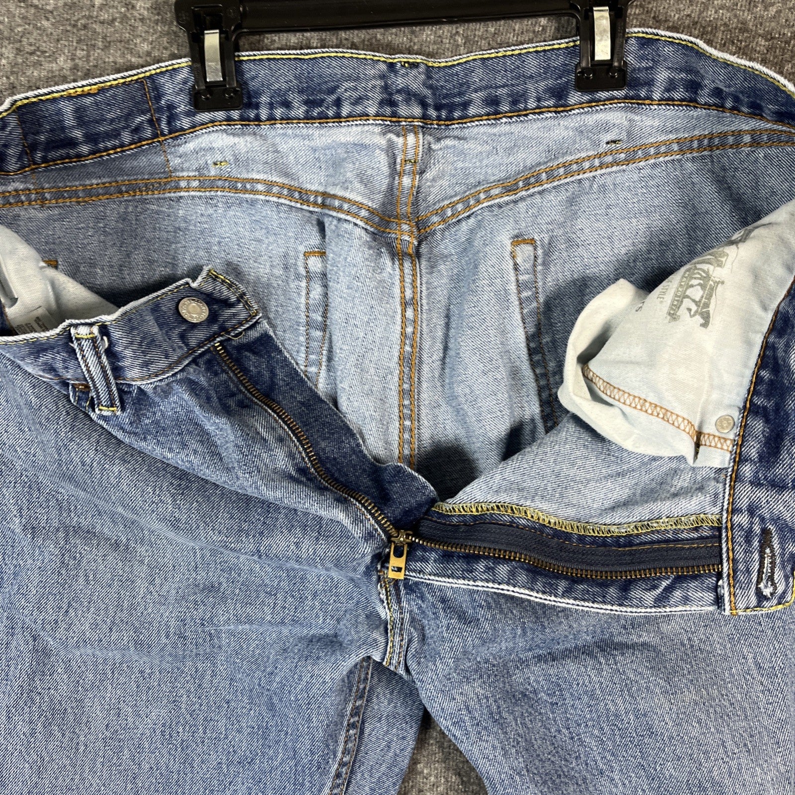 Levis 505  Mens Size 38x32 Relaxed Straight Fit Jeans Medium Blue Washed Denim