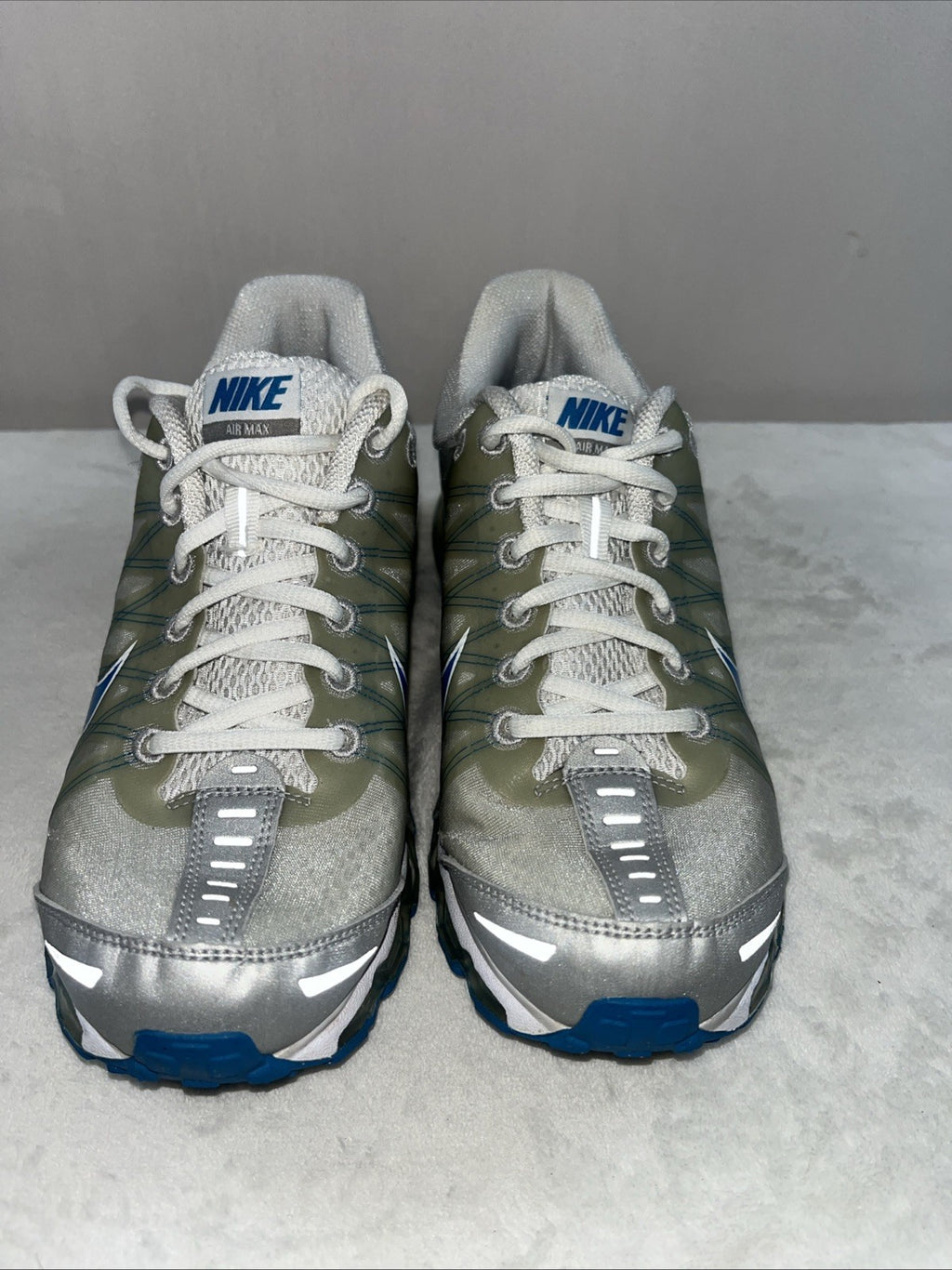 Nike Air Max Womens Performance Silver Running Athletic Gym Shoes Sneakers 7.5