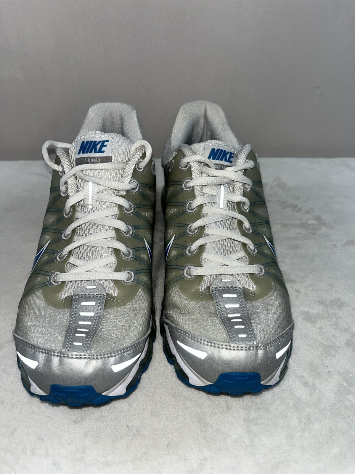 Nike Air Max Womens Performance Silver Running Athletic Gym Shoes Sneakers 7.5