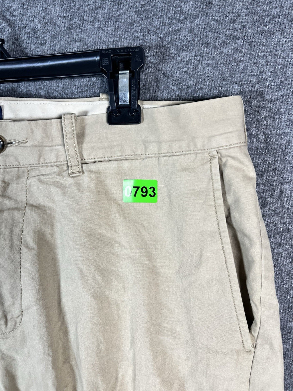 J.Crew men's chino pants Driggs 33/30 Tan Button Zip pull On 