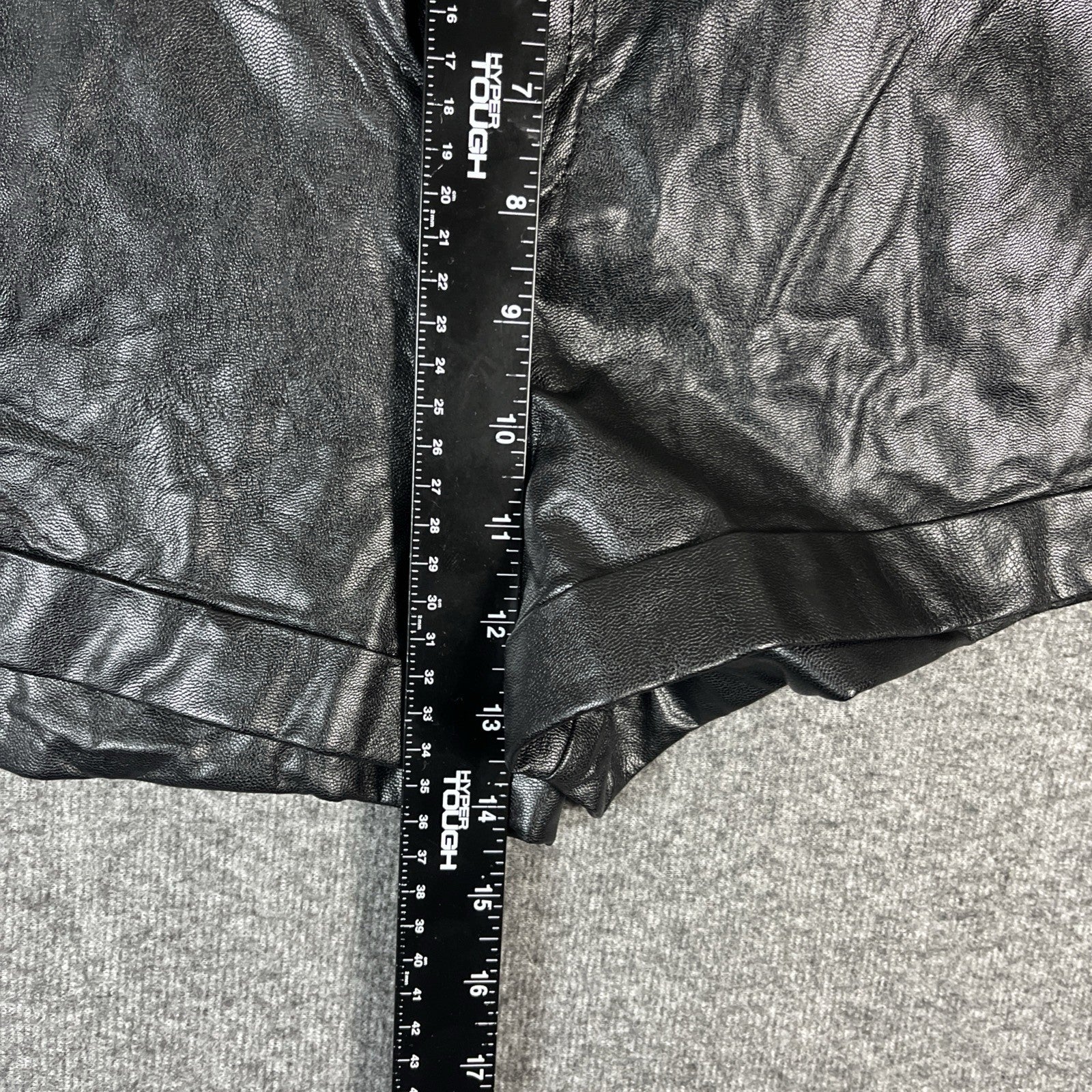 Forever 21 Women’s Shorts Faux Leather Black Size 31 Button Zip 