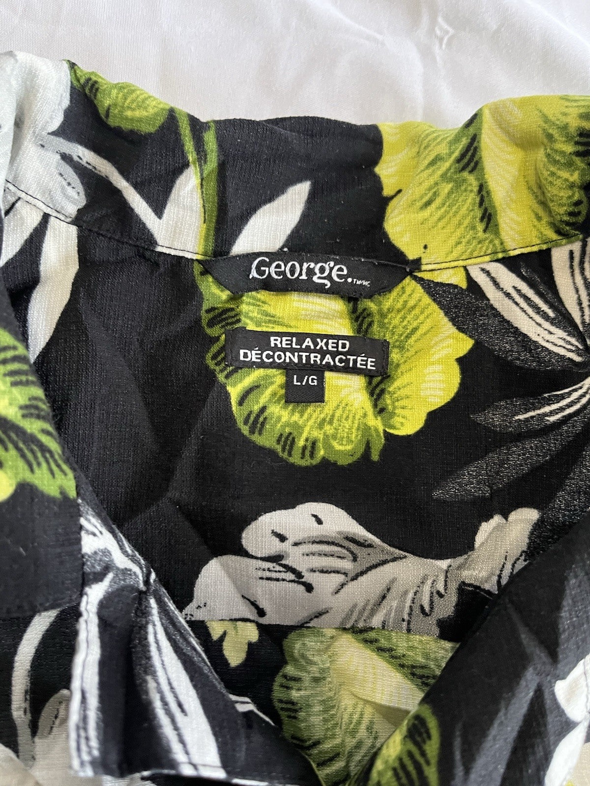 George Hawaiian Shirt Relaxed Fit Black And Green Men’s Floral Size Large 