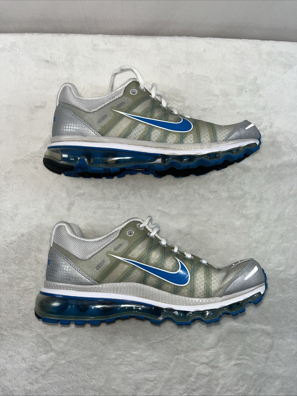 Nike Air Max Womens Performance Silver Running Athletic Gym Shoes Sneakers 7.5