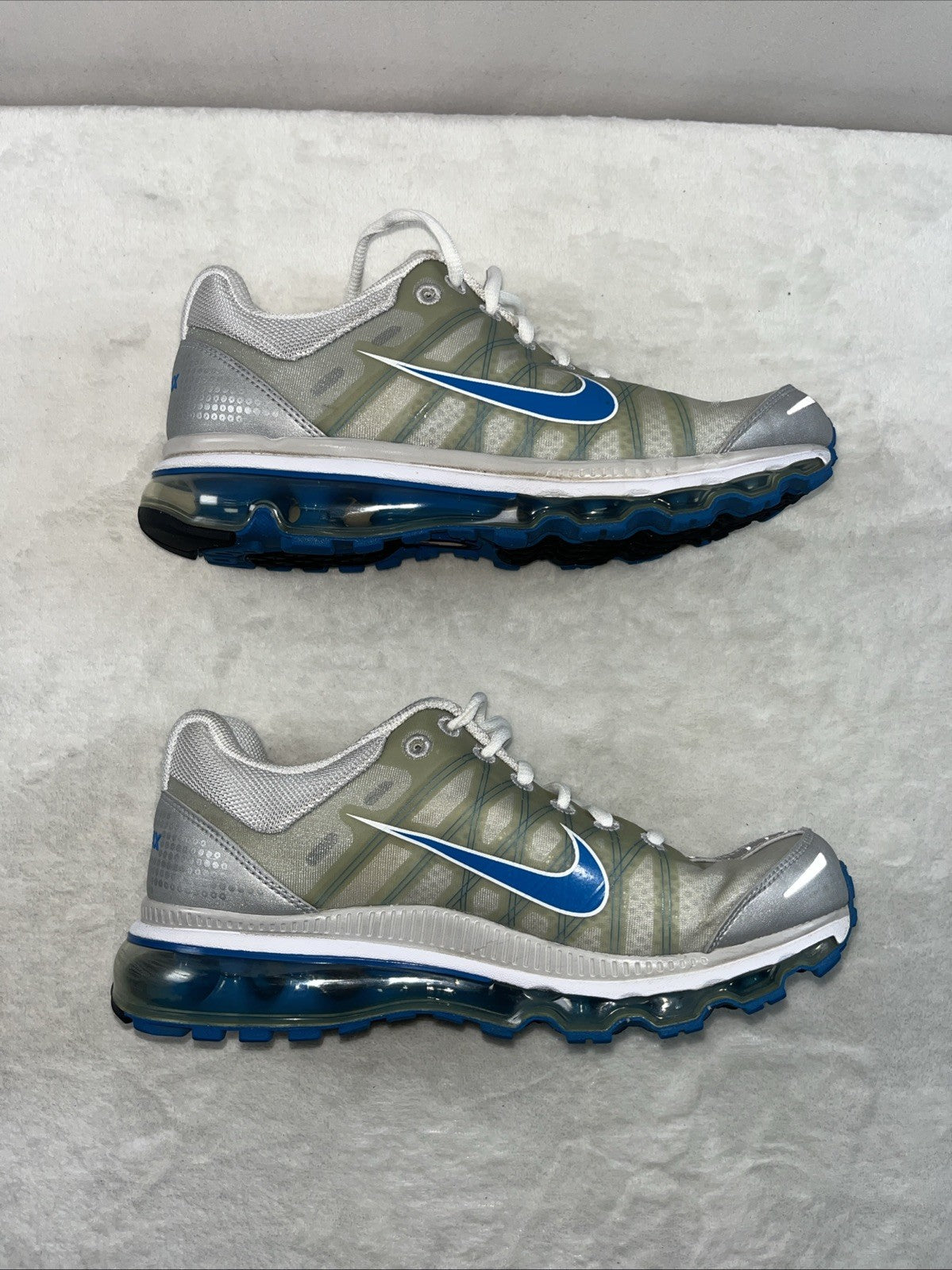 Nike Air Max Womens Performance Silver Running Athletic Gym Shoes Sneakers 7.5