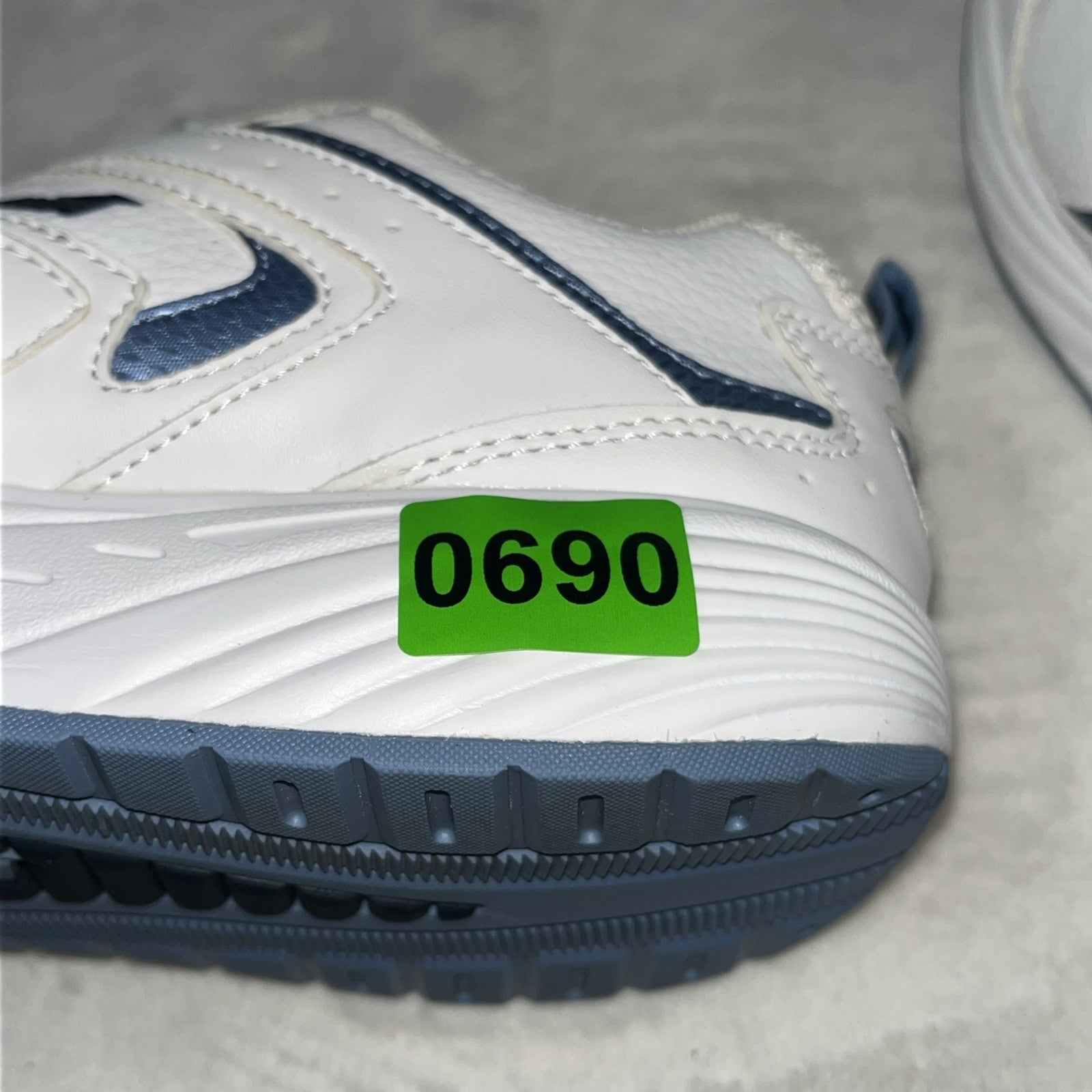 Avia Women’s Athletic Walking And Toning Shoes White Blue Size 8.5 