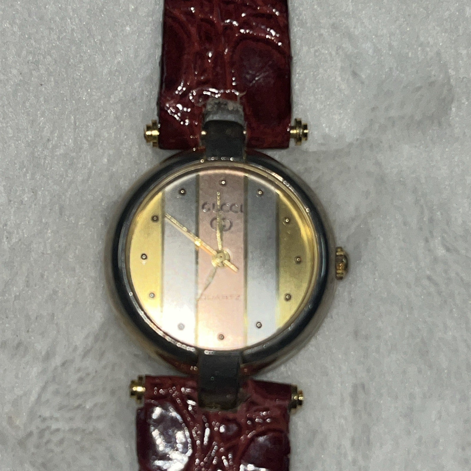 GUCCI 3000.2.L 25mm Gold Dial Qz Women's Vintage Watch
