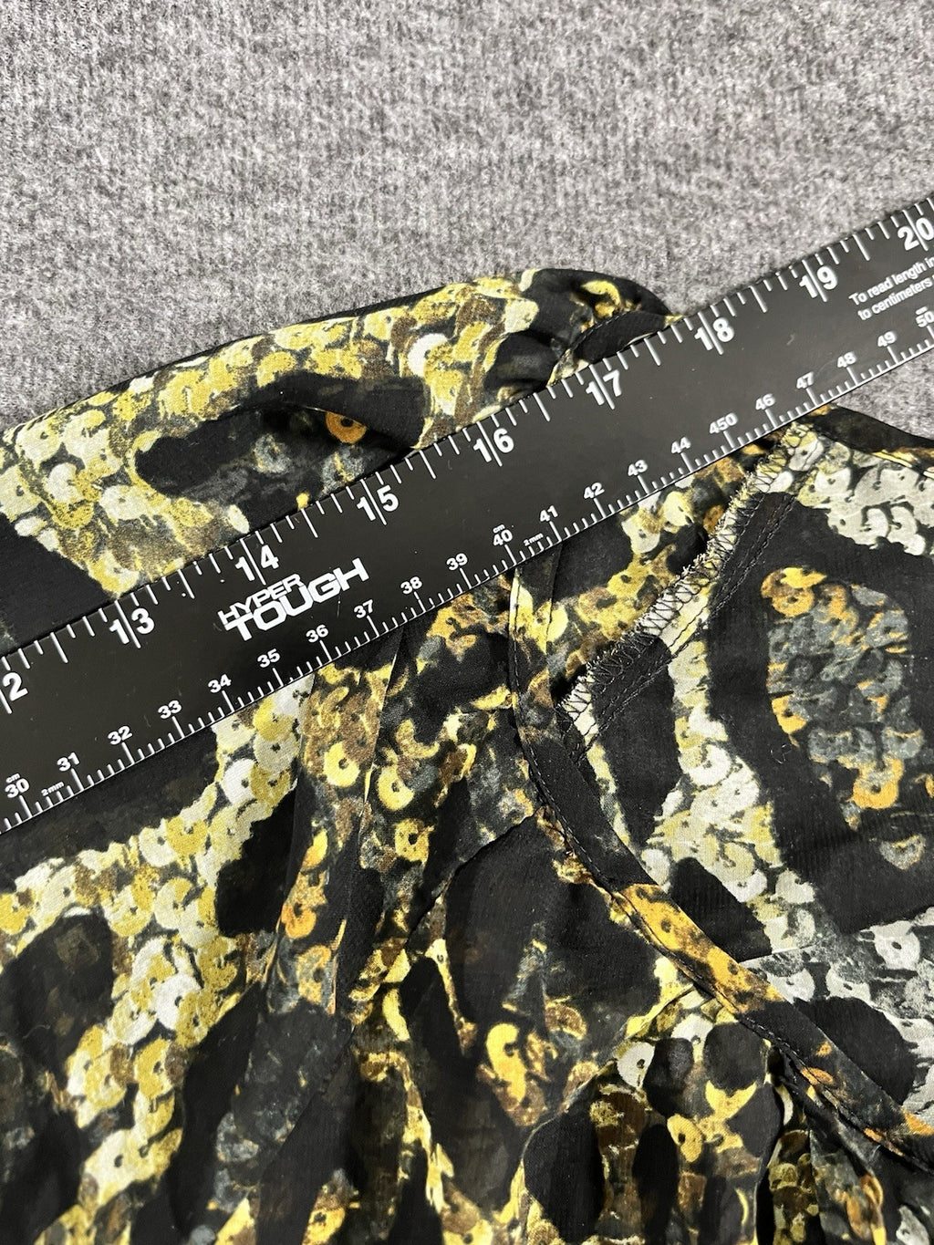 New &York Company  Short  Sleeve Loose Fitting Leopard Print Shirt Size Medium
