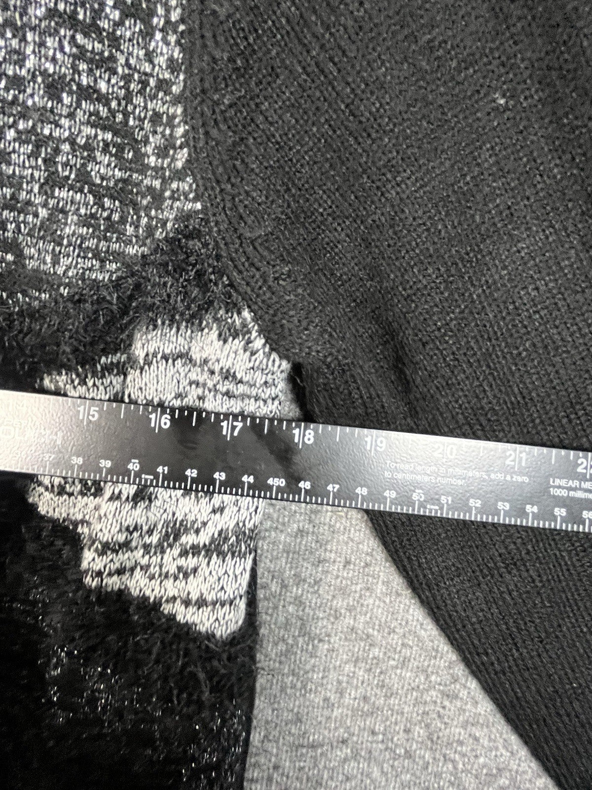 89th And Madison black and grey sweater cardigan L Longsleeve Fleece 