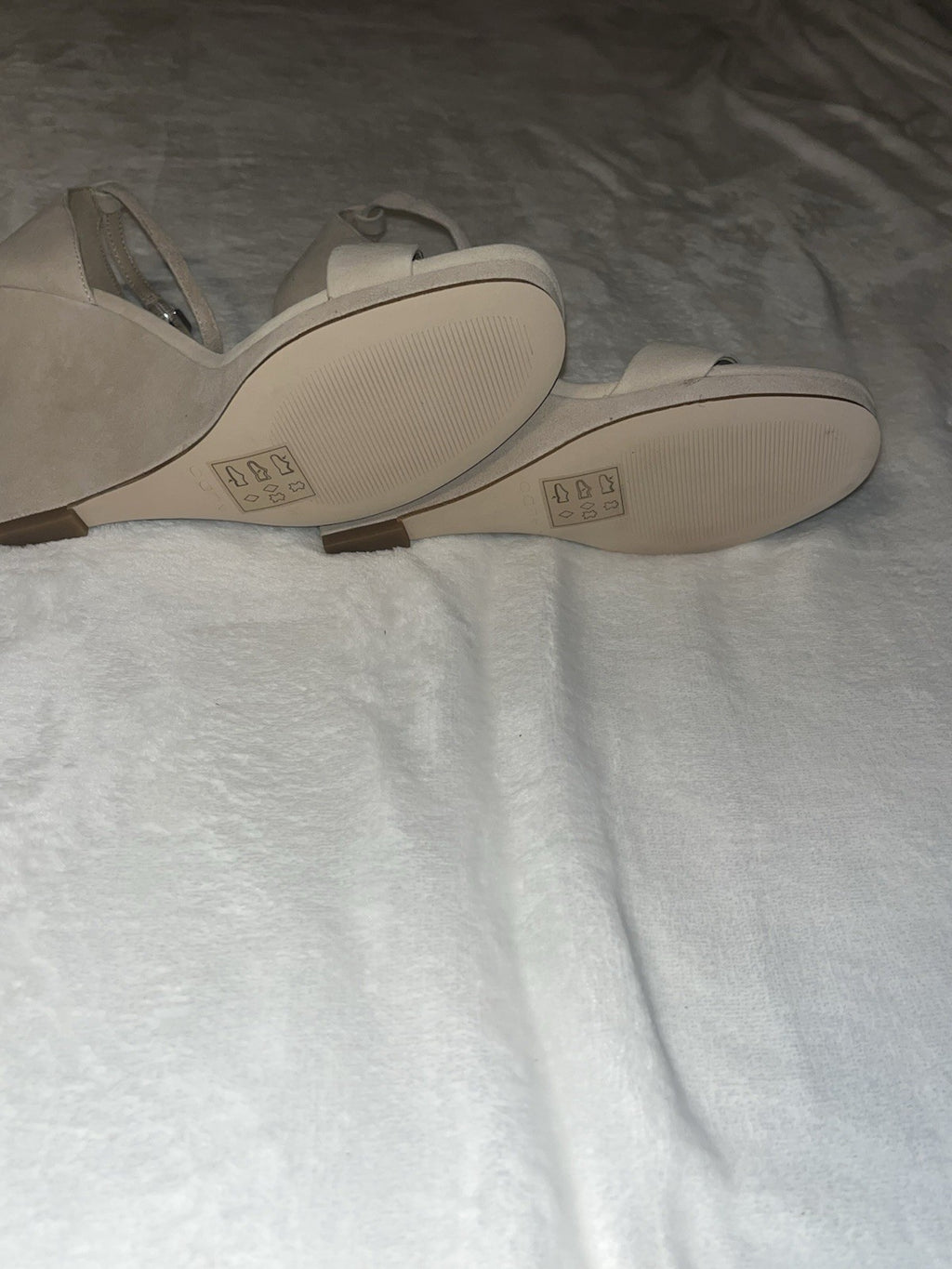 Aldo Wedge Sandals High Heel Tan Strap Buckle 8.5