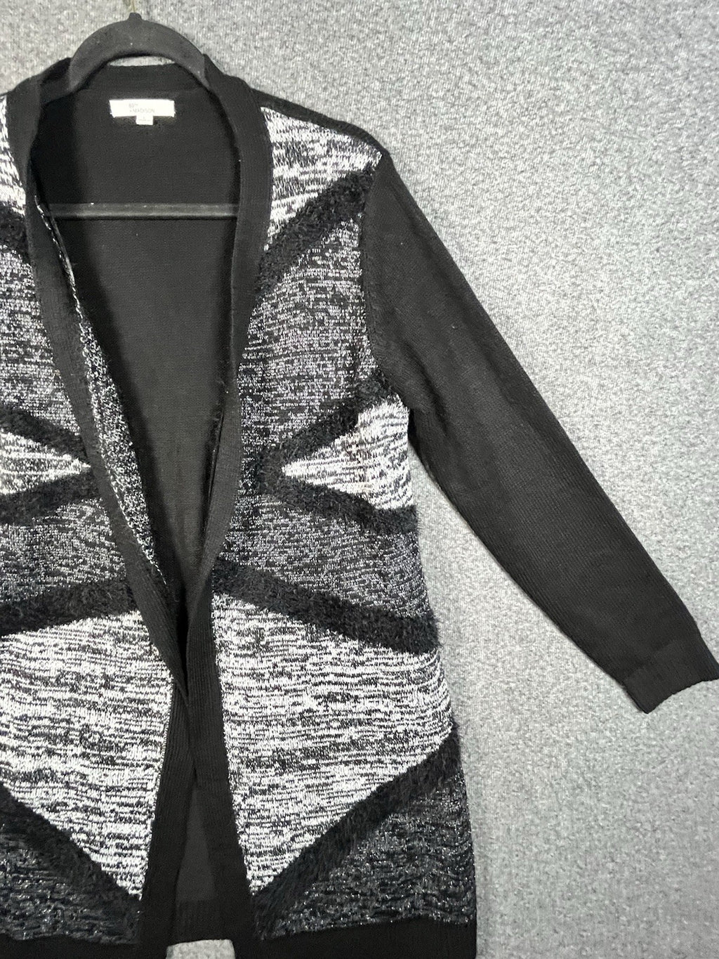 89th And Madison black and grey sweater cardigan L Longsleeve Fleece 