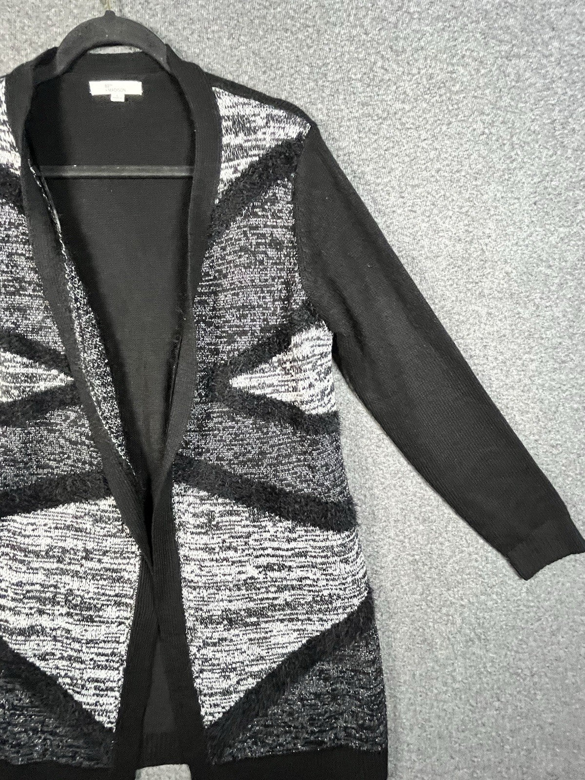 89th And Madison black and grey sweater cardigan L Longsleeve Fleece 
