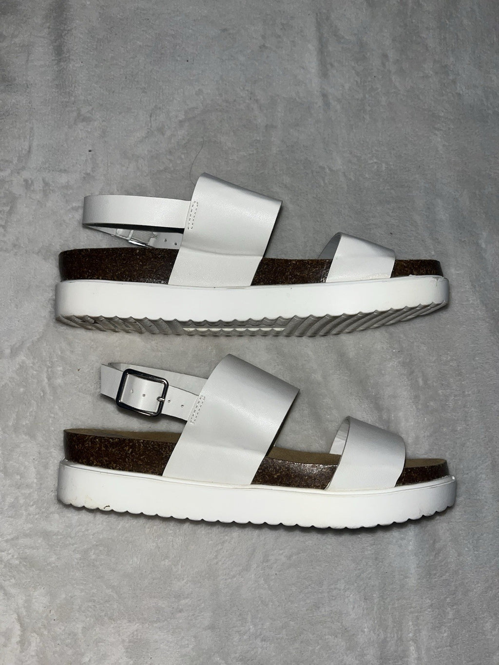 Breckelles new ladies Summer White open toe  Cool Sandals women Size 7