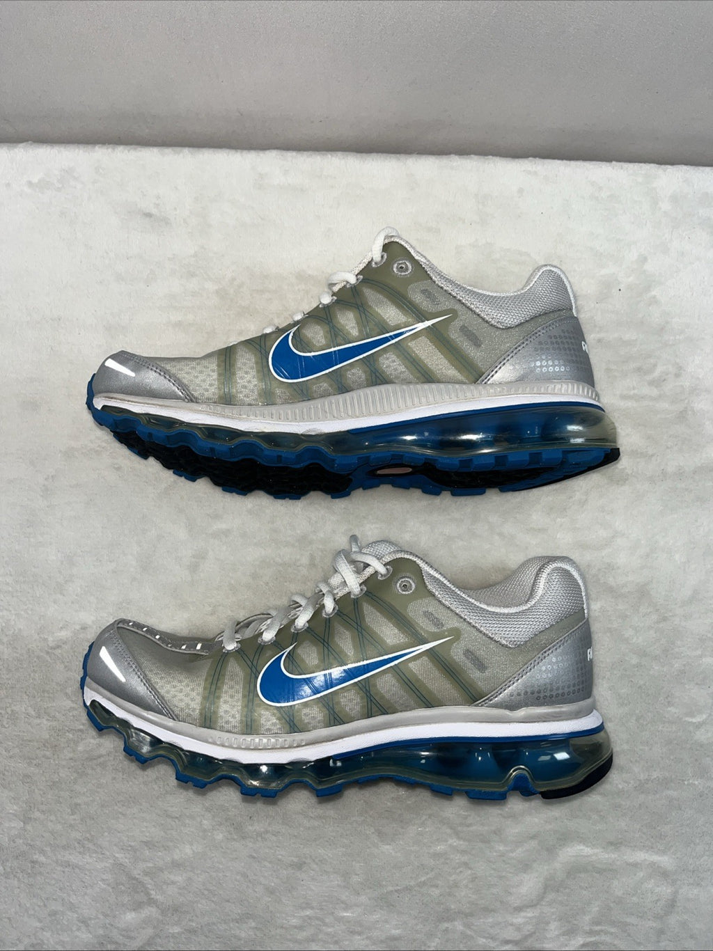 Nike Air Max Womens Performance Silver Running Athletic Gym Shoes Sneakers 7.5