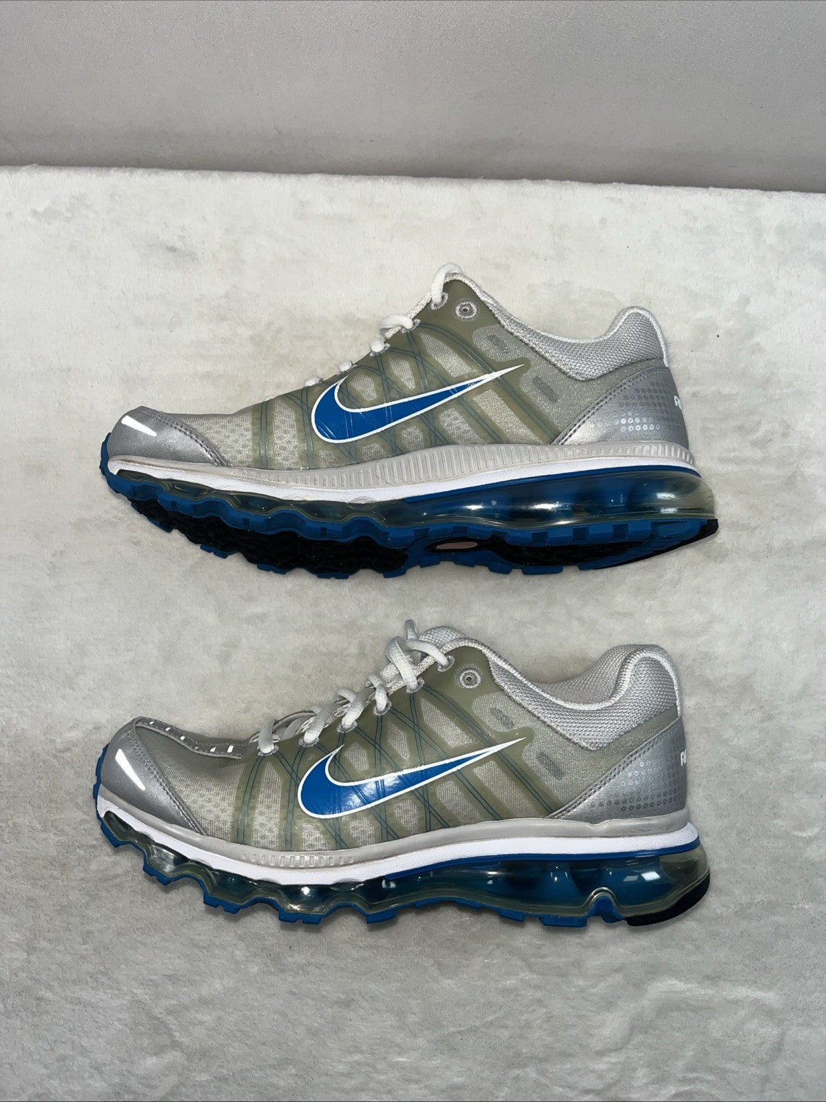 Nike Air Max Womens Performance Silver Running Athletic Gym Shoes Sneakers 7.5