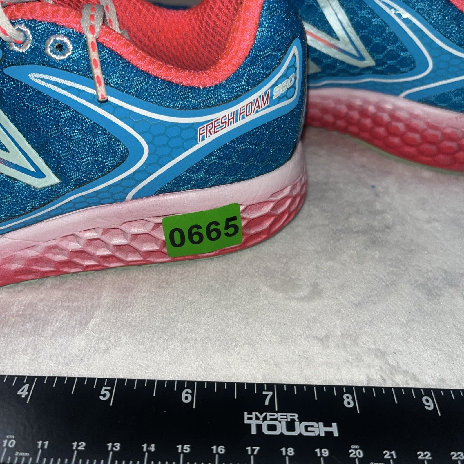 New balance New Foam 980 Women’s Running Shoes Size 8.5 Pink Blue 