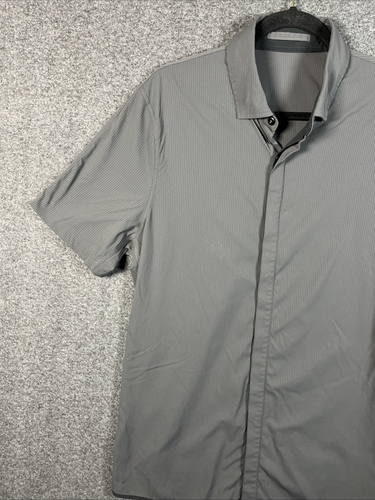 Lululemon Men’s Short Sleeve Button Down Polo Shirt Gray L 