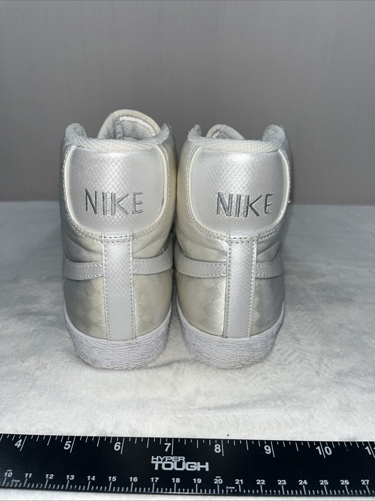 Nike Womens Blazer Shoes Mid Top Checkered White Size 8.5 Stylish 