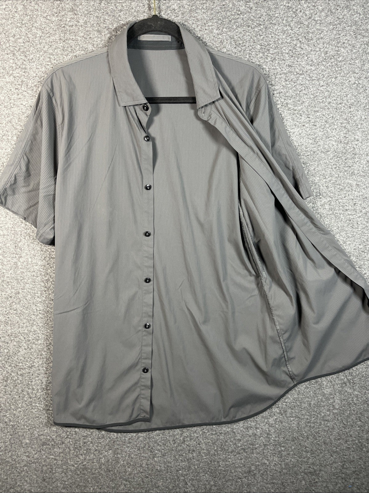 Lululemon Men’s Short Sleeve Button Down Polo Shirt Gray L 