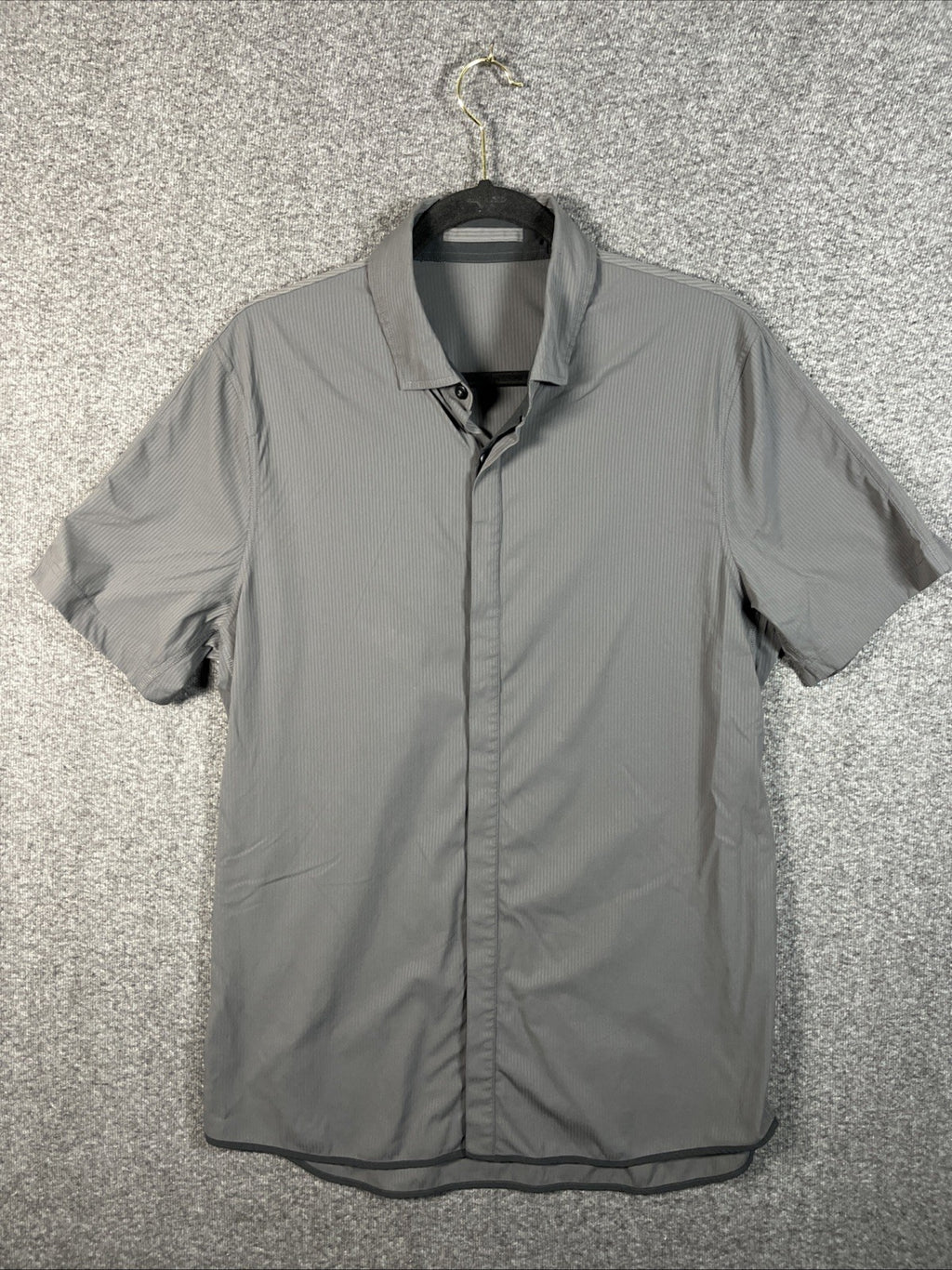 Lululemon Men’s Short Sleeve Button Down Polo Shirt Gray L 