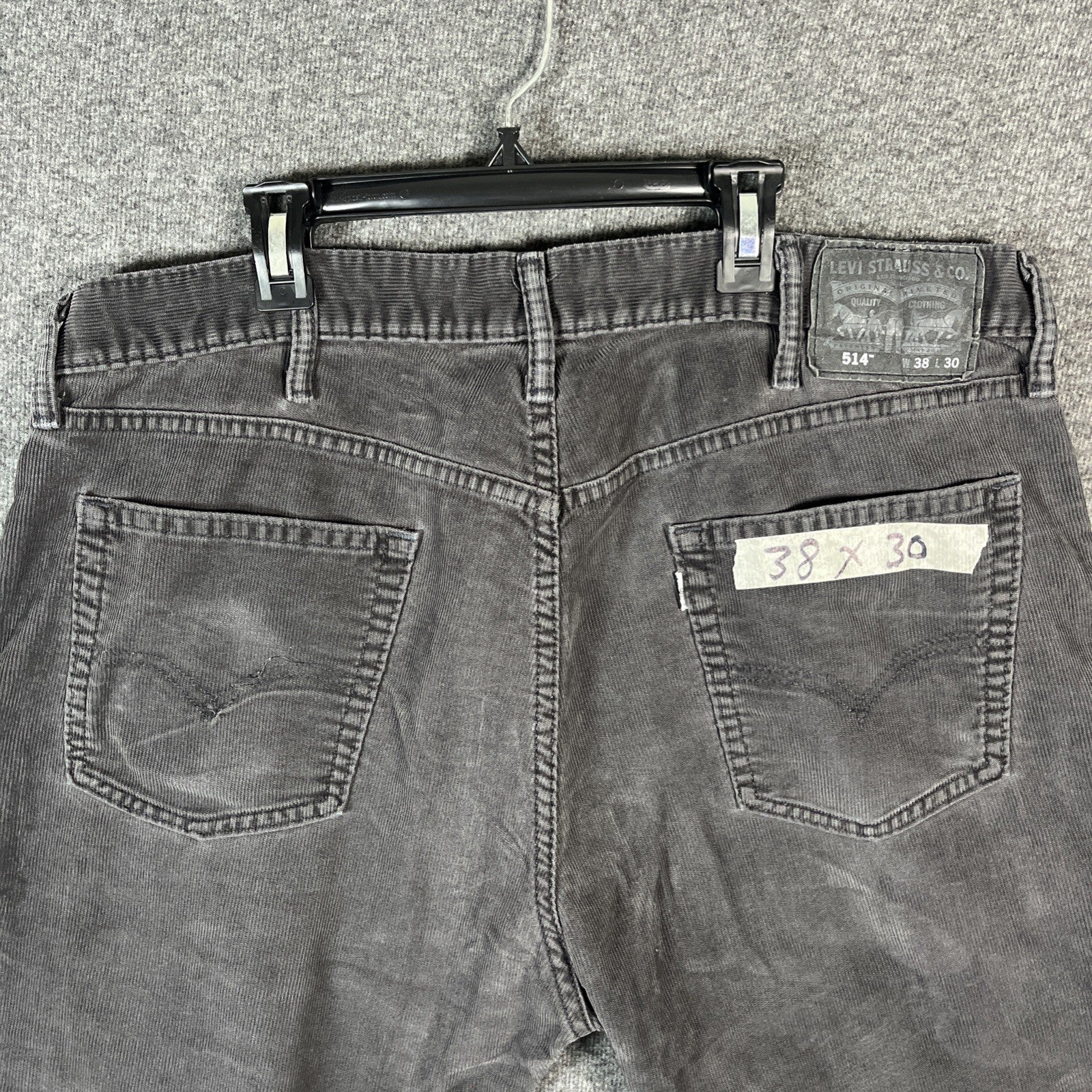 Levi’s 515 Black corduroy Relax Fit size 38x30 men’s Button Zip 5 Pocket Design 