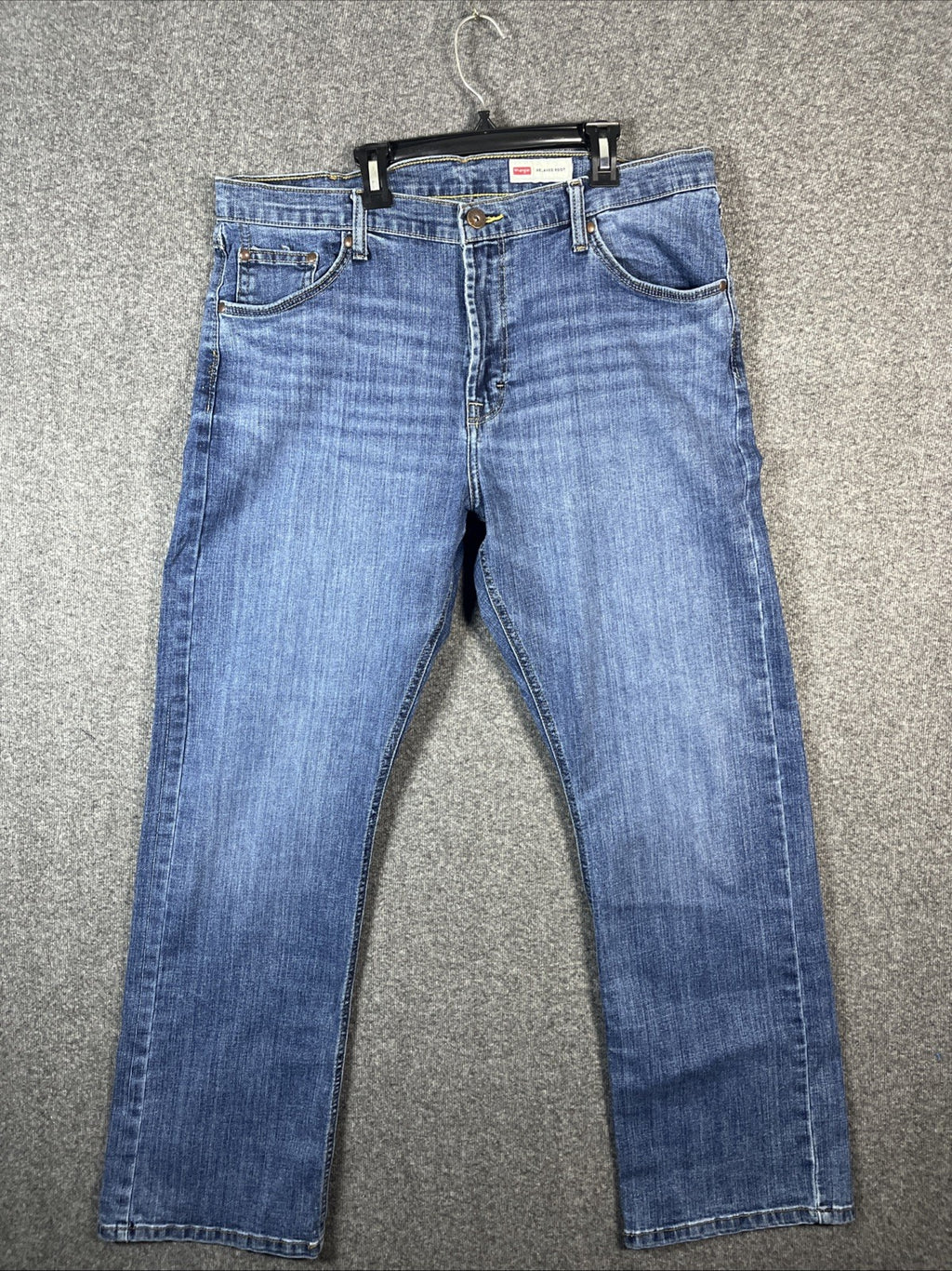 Wrangler jeans relaxed boot cut men’s blue denim size 36×30 zipper button flower