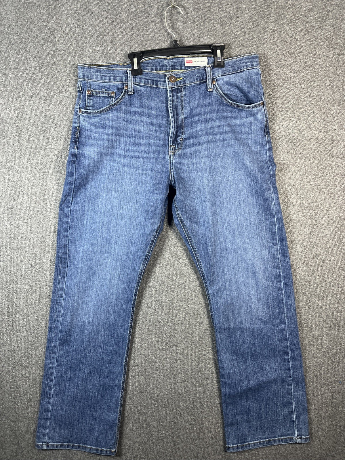 Wrangler jeans relaxed boot cut men’s blue denim size 36×30 zipper button flower