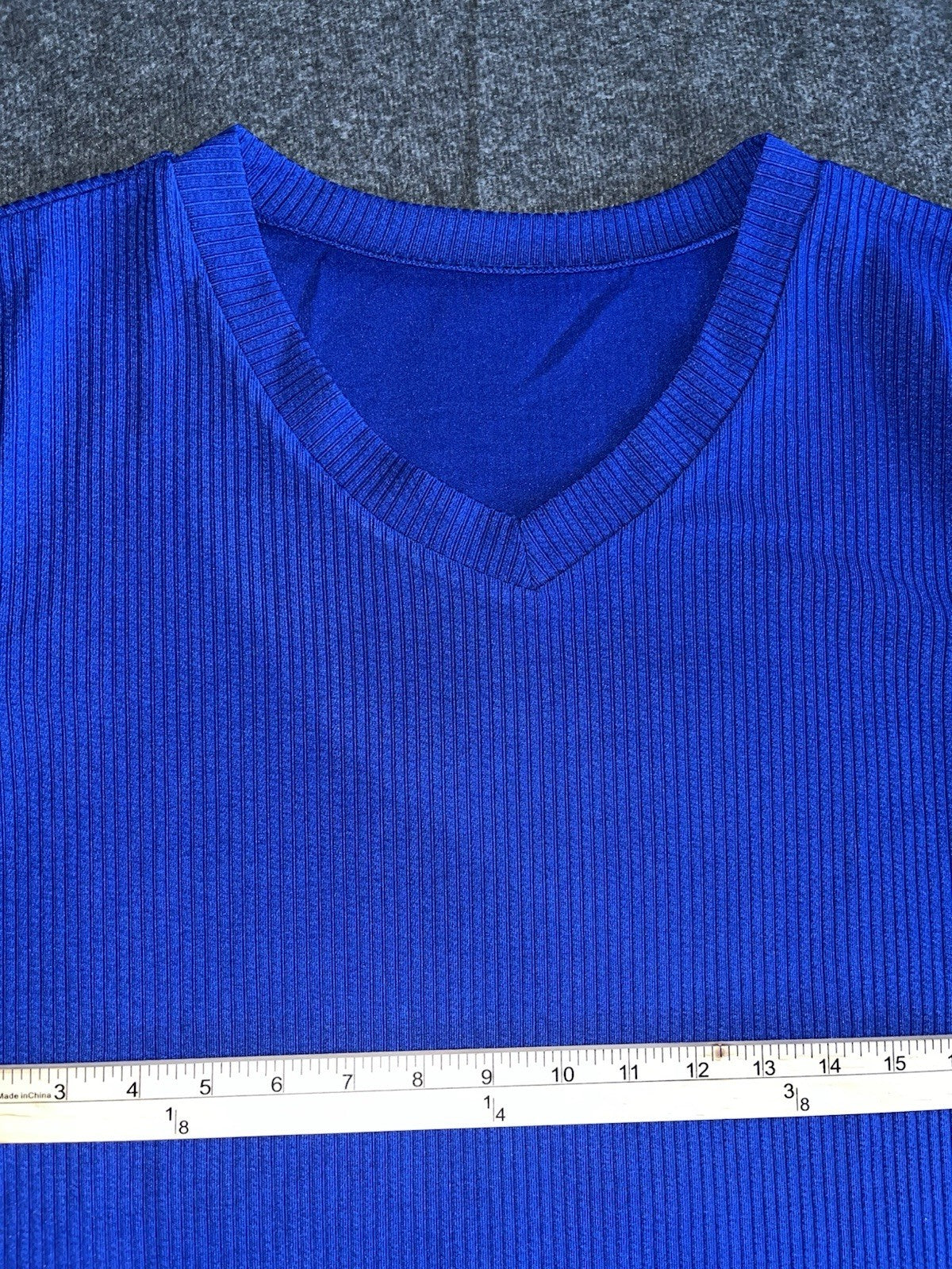 Women’s Long Sleeve V Neck Knitted Shirt Medium 