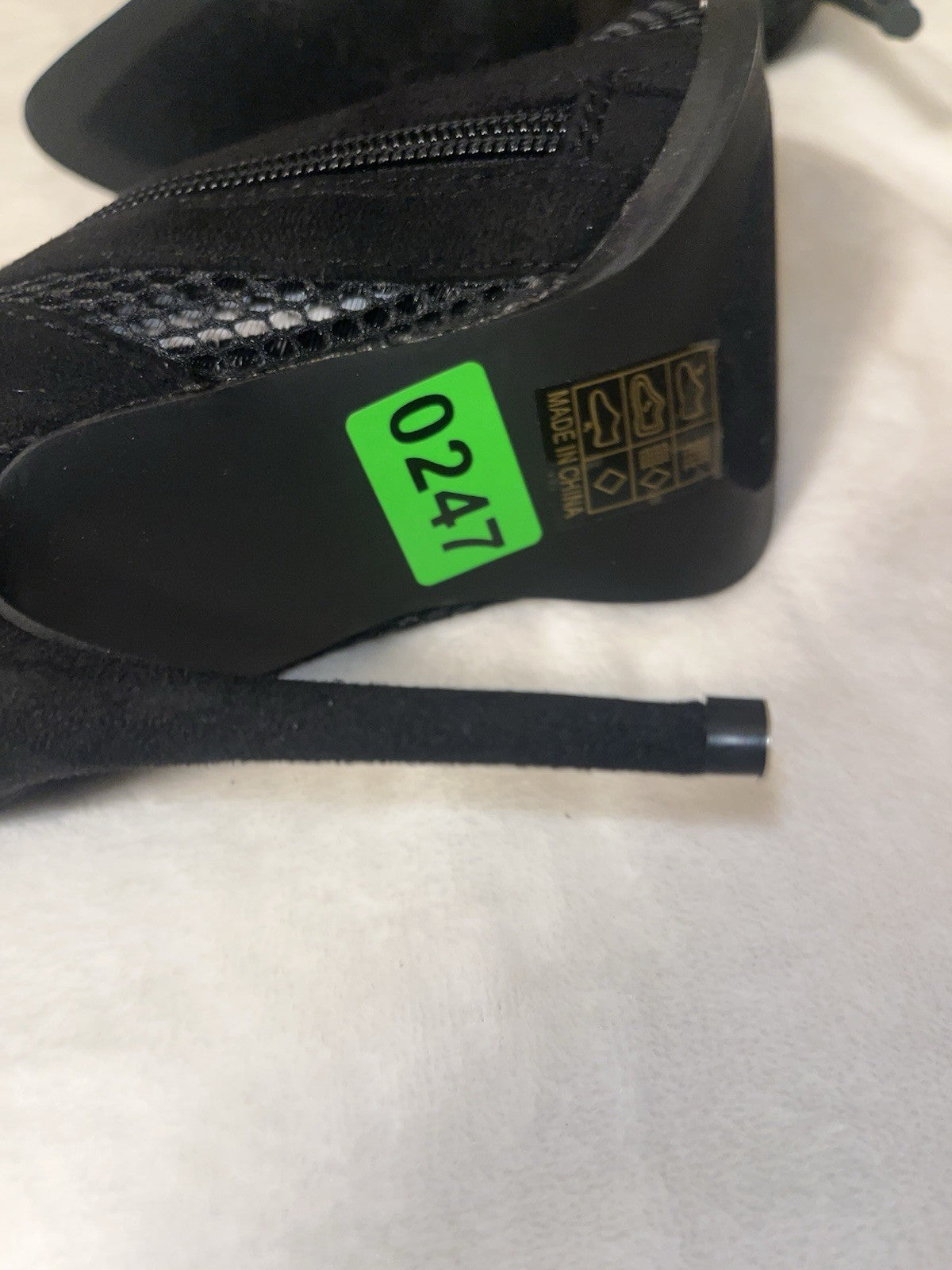 Ladies-Laser Detail Pointy Heel Shoe in black Size 7