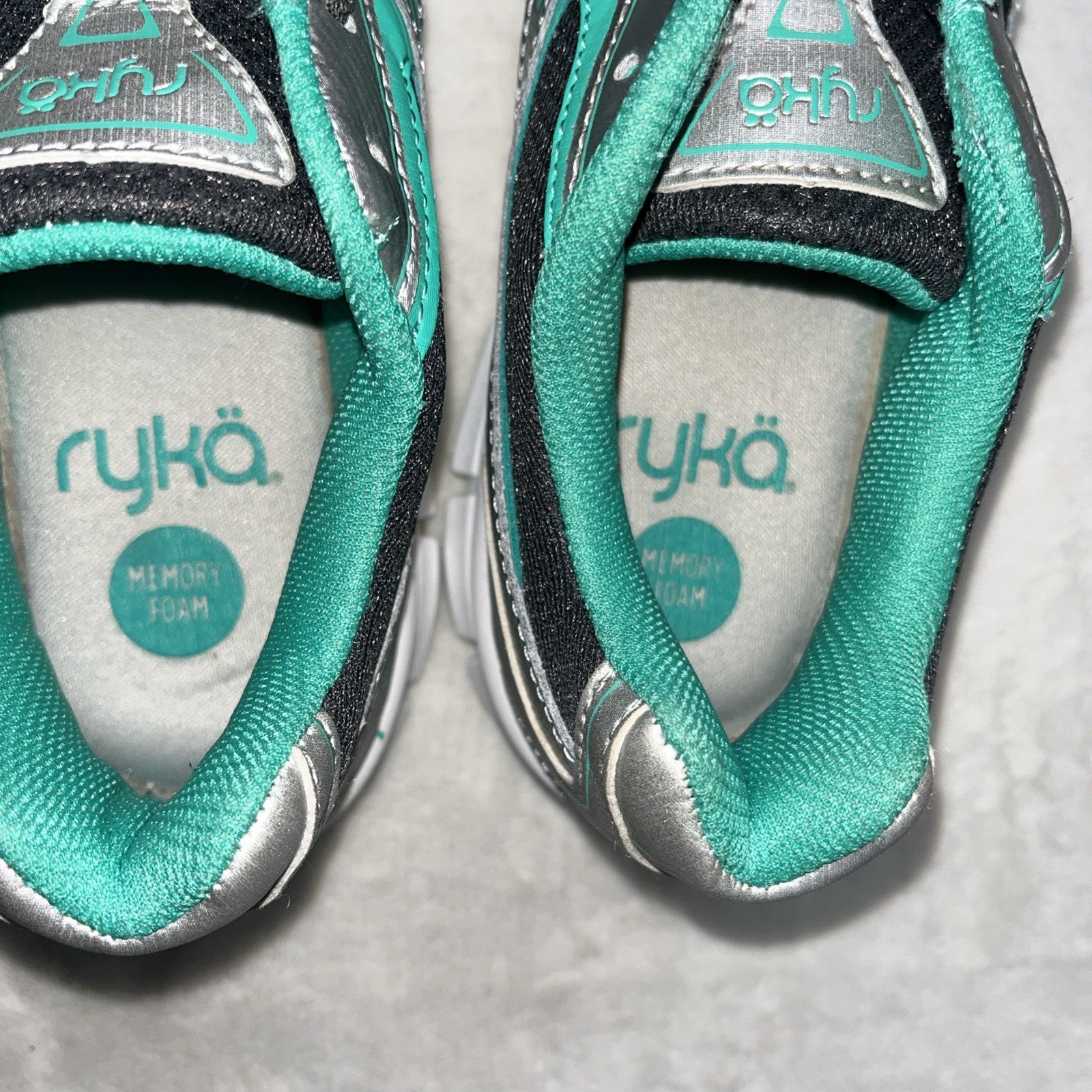 Ryka Women’s Resolute Smt Running Shoes green Silver White Memory Foam Size 8