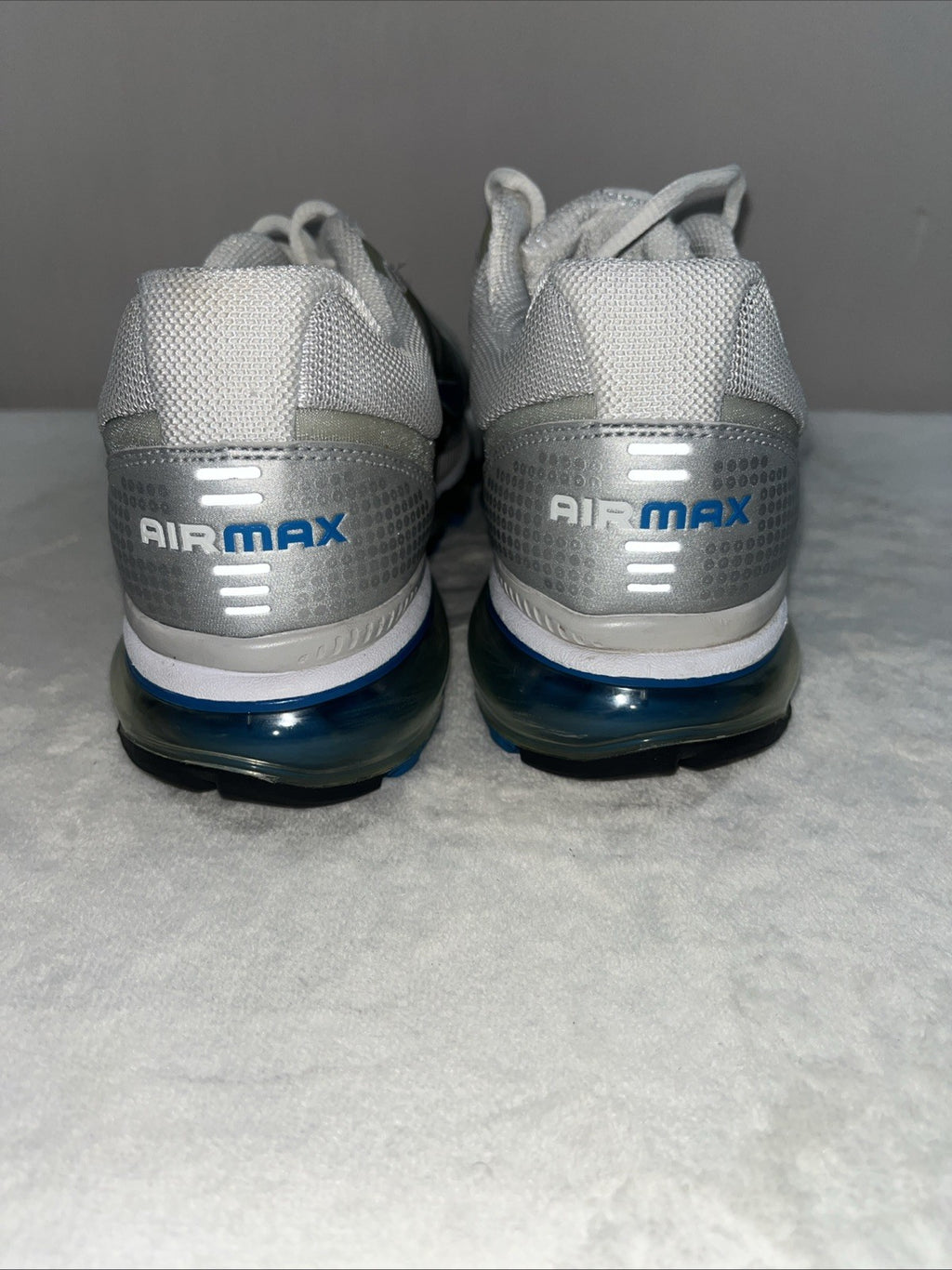 Nike Air Max Womens Performance Silver Running Athletic Gym Shoes Sneakers 7.5