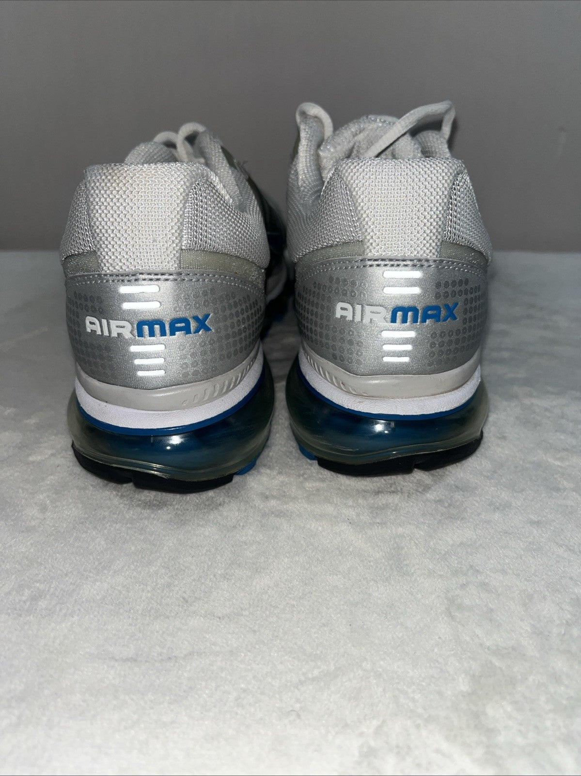 Nike Air Max Womens Performance Silver Running Athletic Gym Shoes Sneakers 7.5