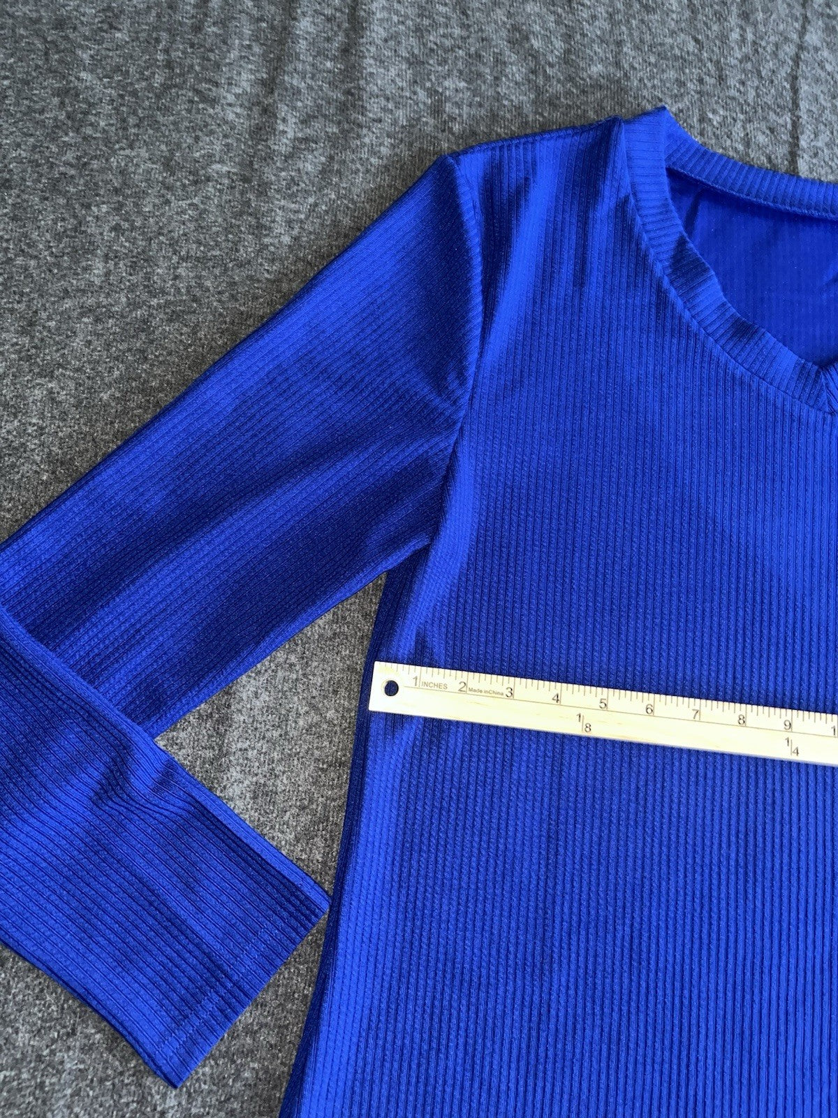 Women’s Long Sleeve V Neck Knitted Shirt Medium 