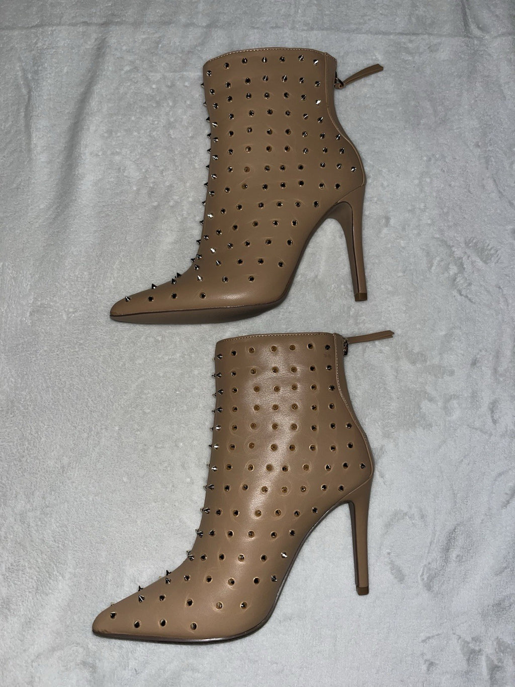 CYNARA US8/UK6/EU 38.5 MADE IN CHINA WOMENS TAN STUDDED HEELS STILETTO