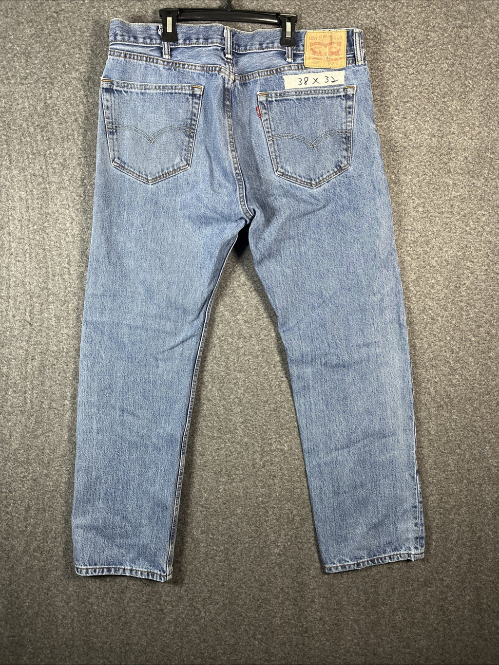 Levis 505  Mens Size 38x32 Relaxed Straight Fit Jeans Medium Blue Washed Denim