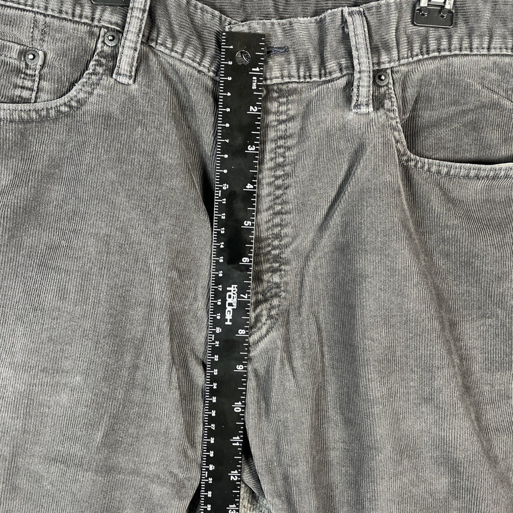 Levi’s 515 Black corduroy Relax Fit size 38x30 men’s Button Zip 5 Pocket Design 