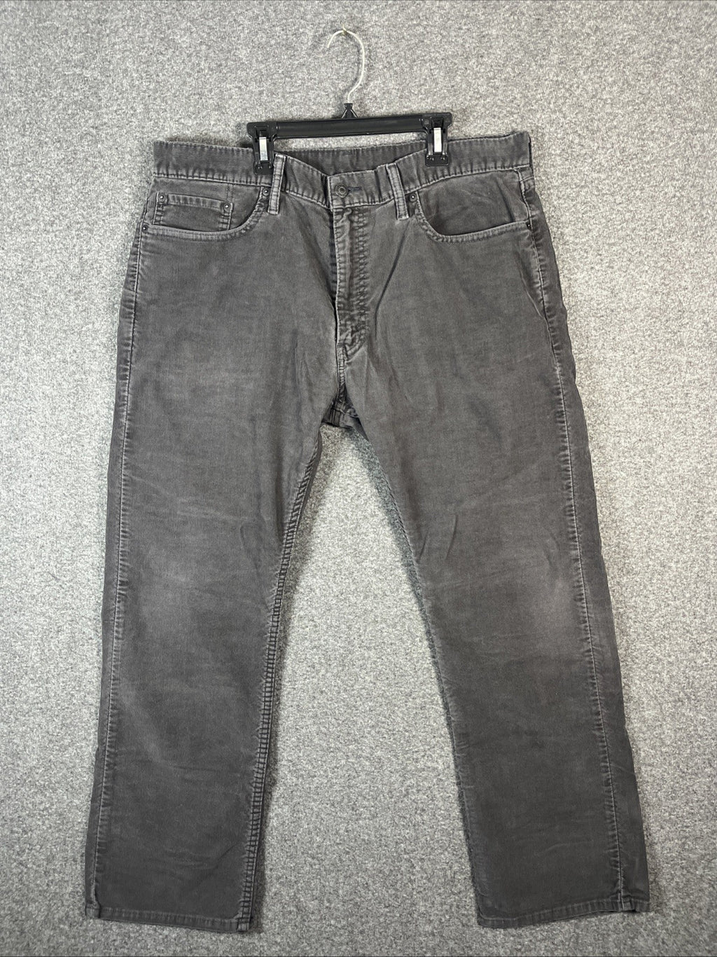 Levi’s 515 Black corduroy Relax Fit size 38x30 men’s Button Zip 5 Pocket Design 
