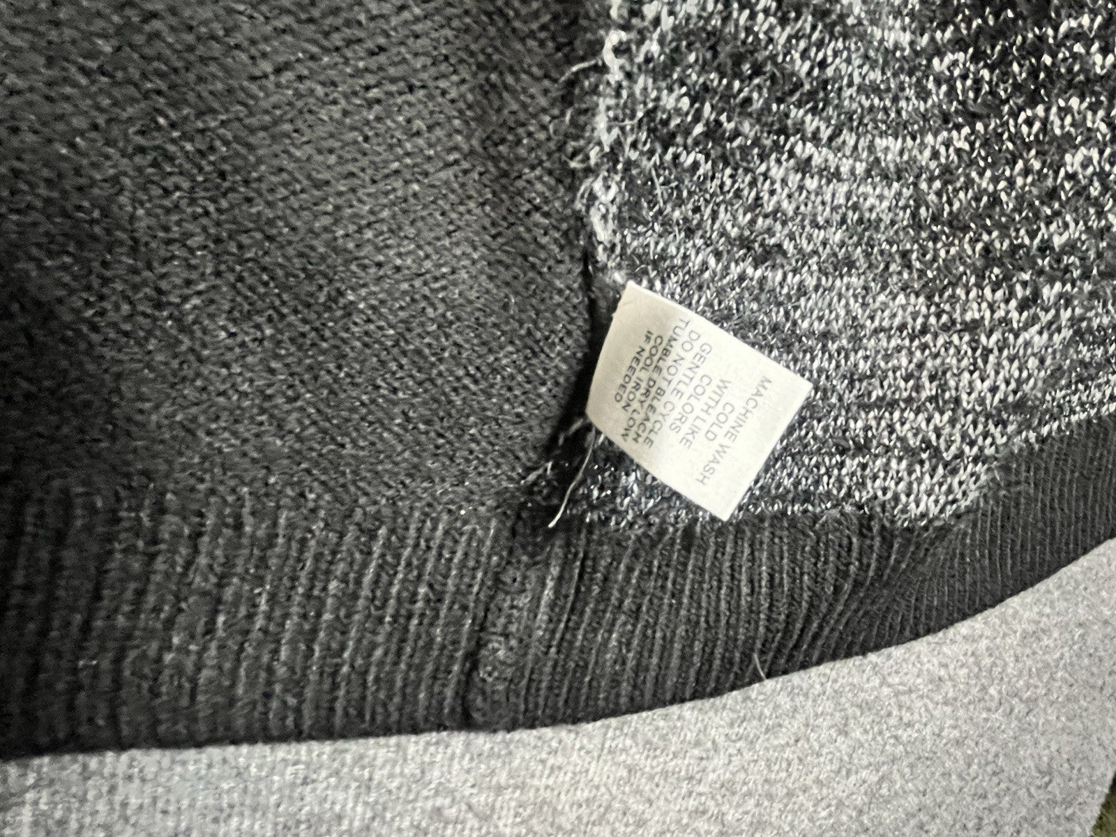 89th And Madison black and grey sweater cardigan L Longsleeve Fleece 