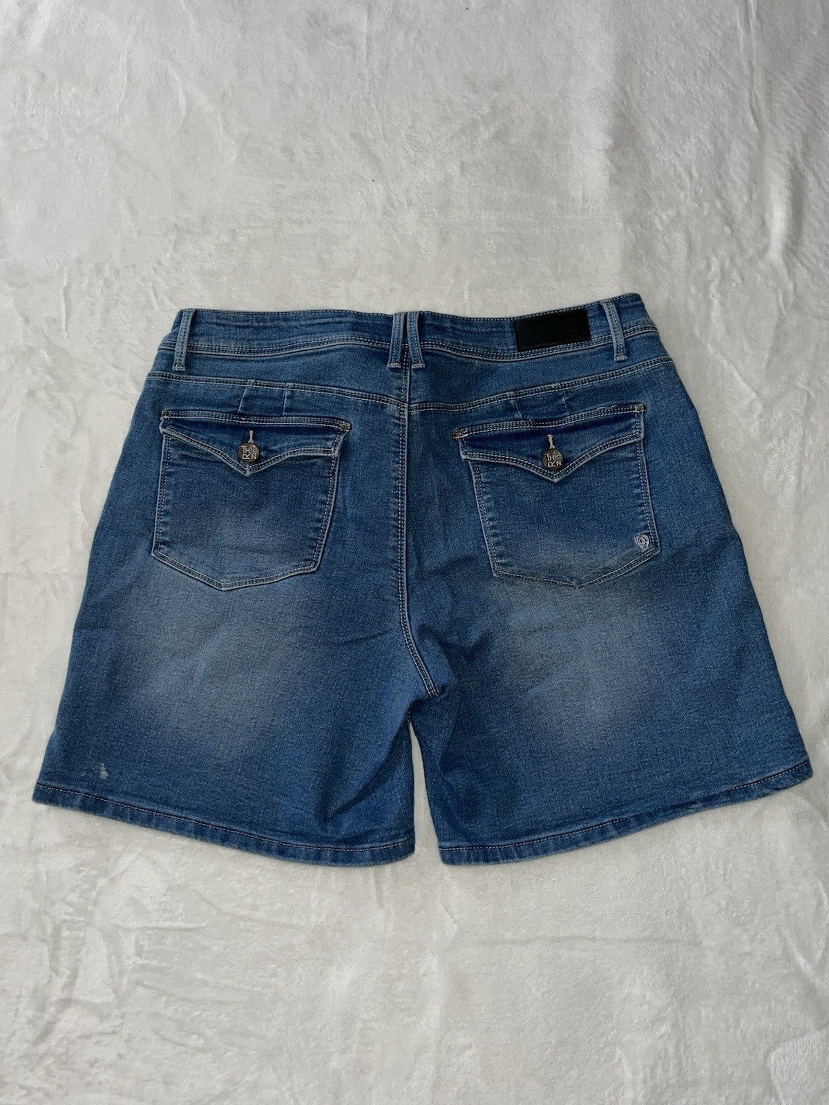 Thorn Jean Shorts Women’s Size 14 Stretch Curvy Fit Blue Denim 