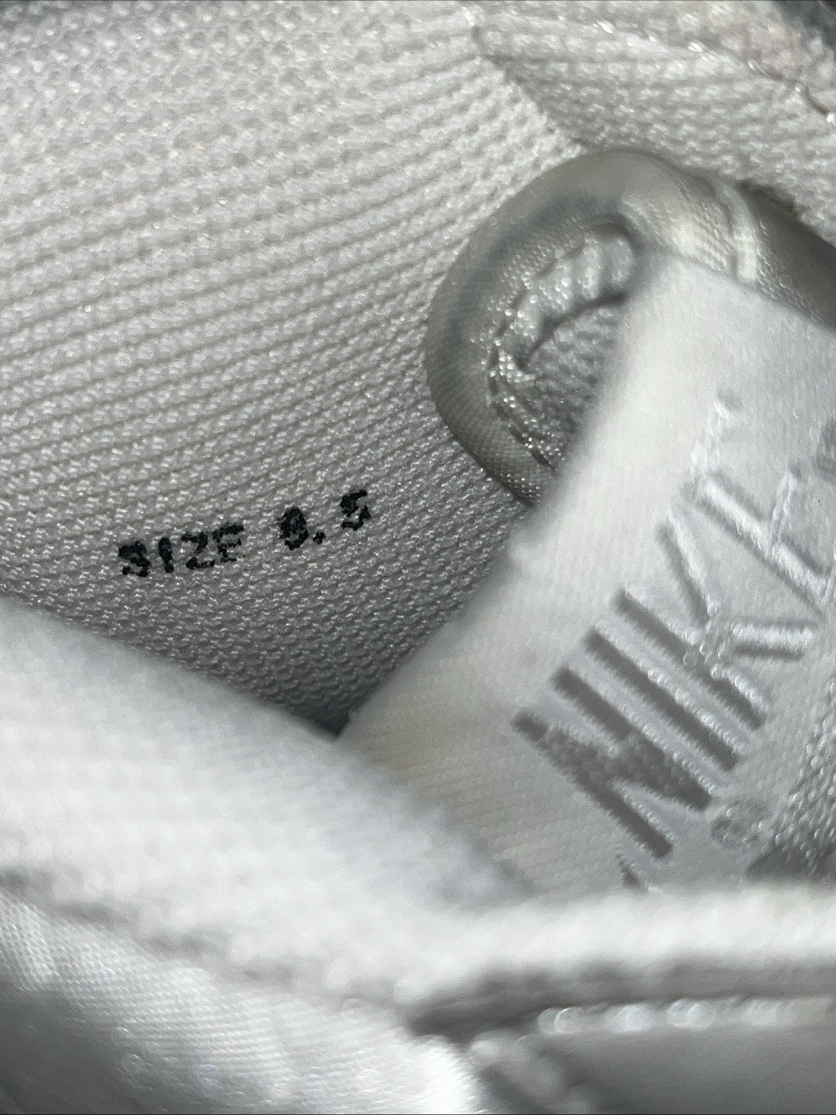Nike Womens Blazer Shoes Mid Top Checkered White Size 8.5 Stylish 