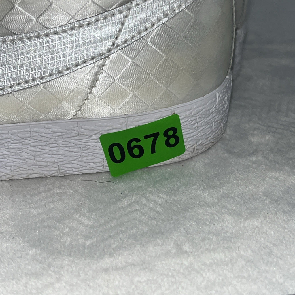 Nike Womens Blazer Shoes Mid Top Checkered White Size 8.5 Stylish 