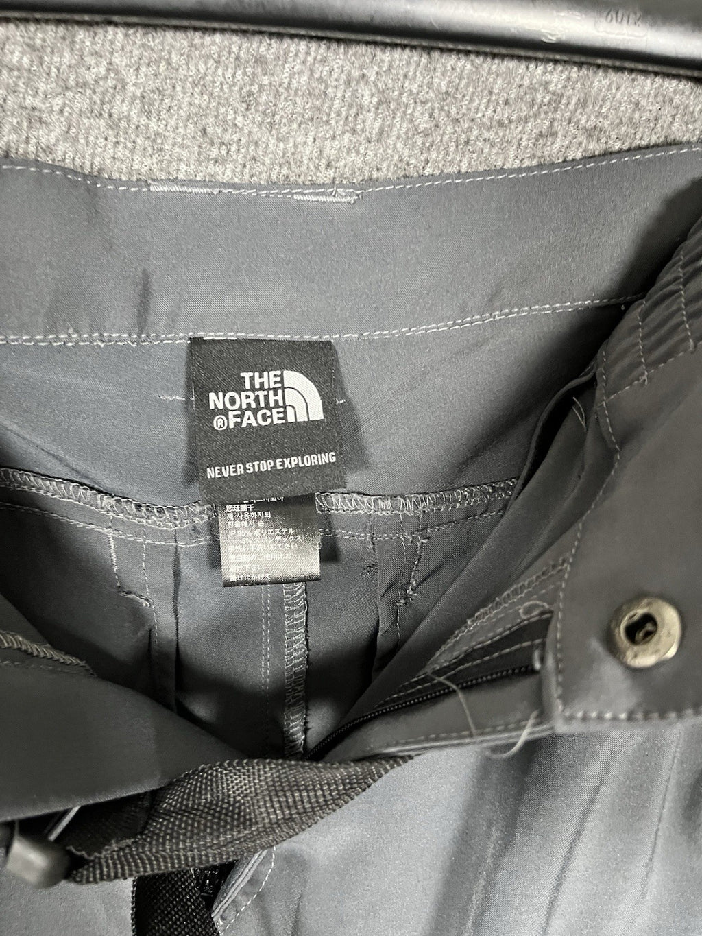 NORTH FACE Mens Cargo Shorts Gray Belted Size M Hiking Nature Active 9" inseam !