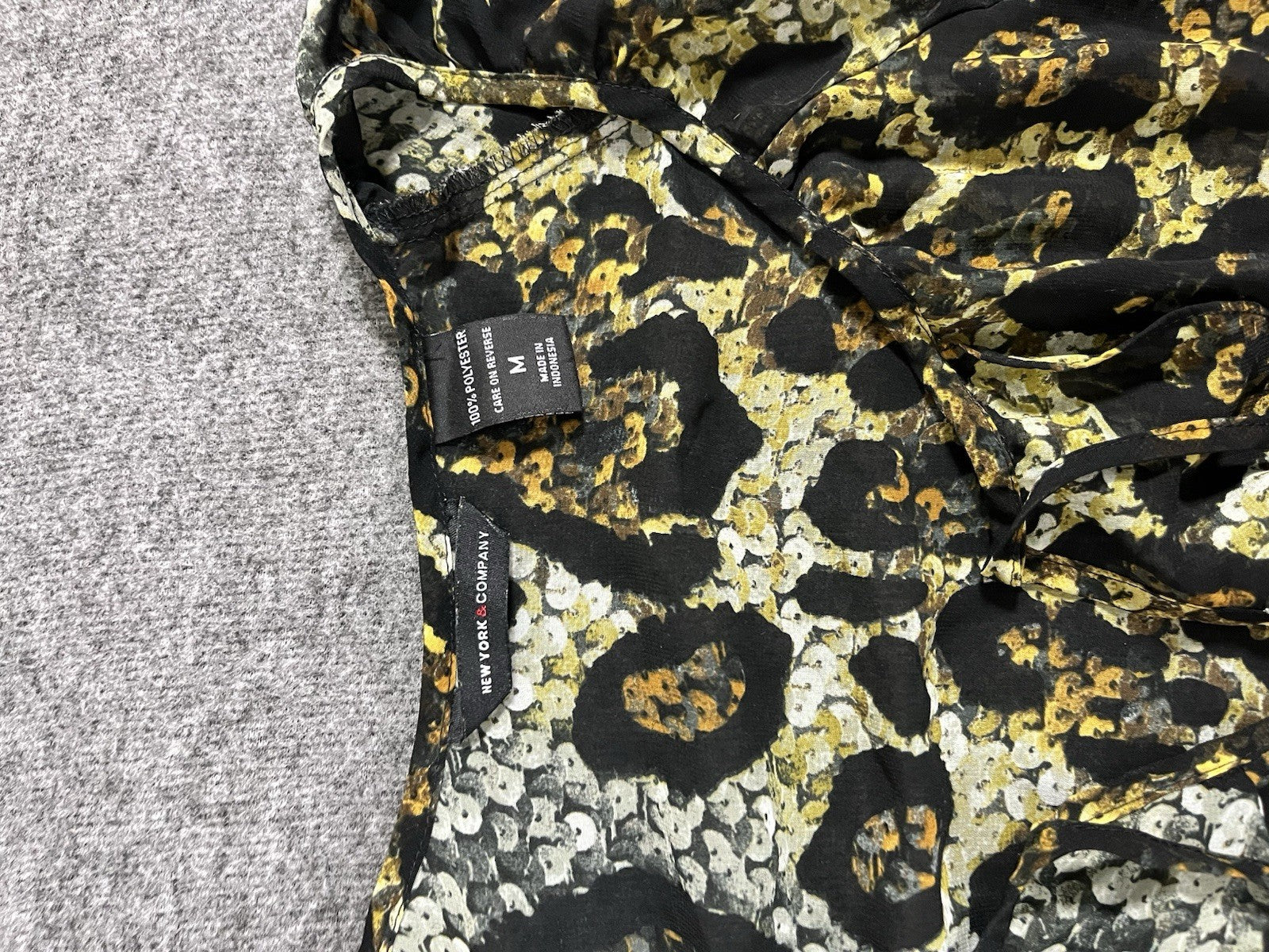 New &York Company  Short  Sleeve Loose Fitting Leopard Print Shirt Size Medium