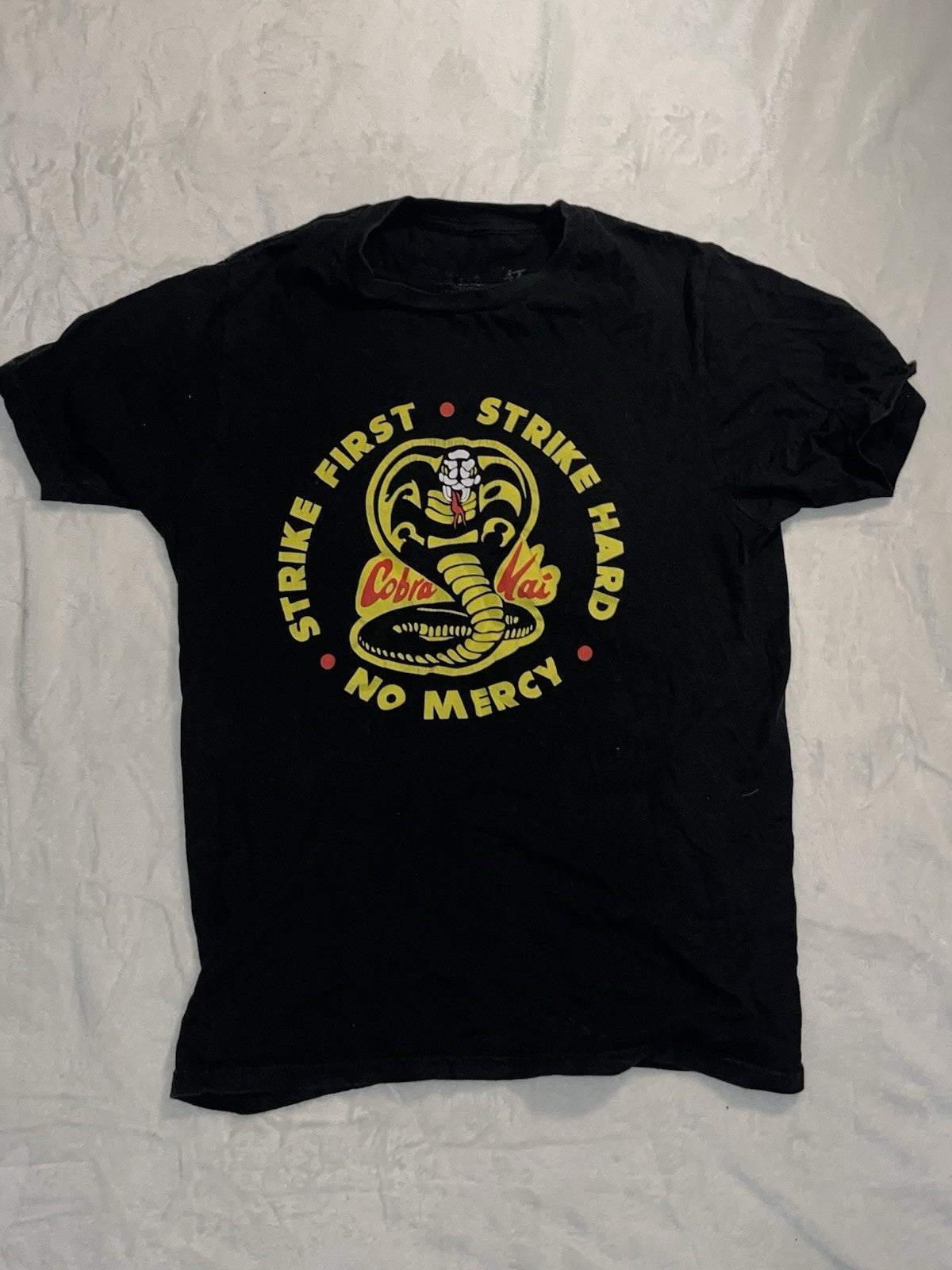 Black Cobra Kai Graphic T Shirt Men’s Medium Crew Neck Short Sleeve 