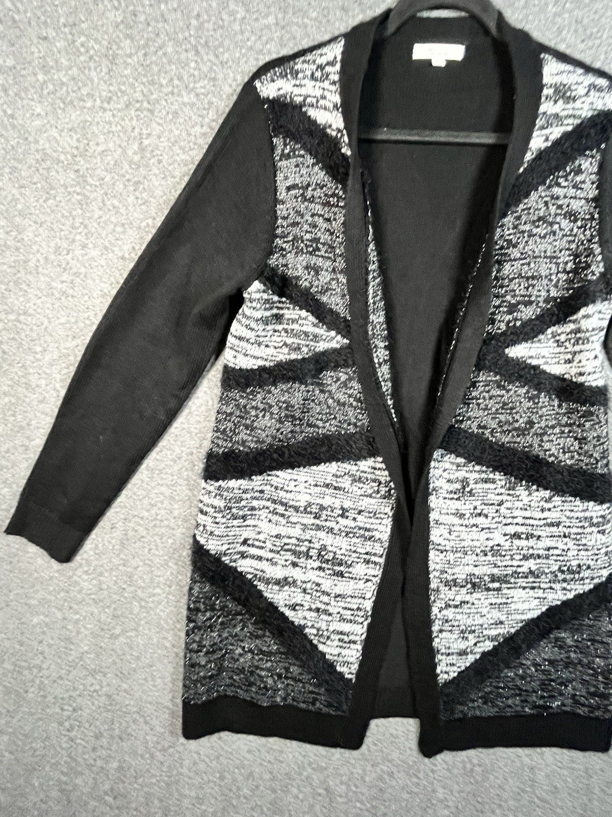 89th And Madison black and grey sweater cardigan L Longsleeve Fleece 