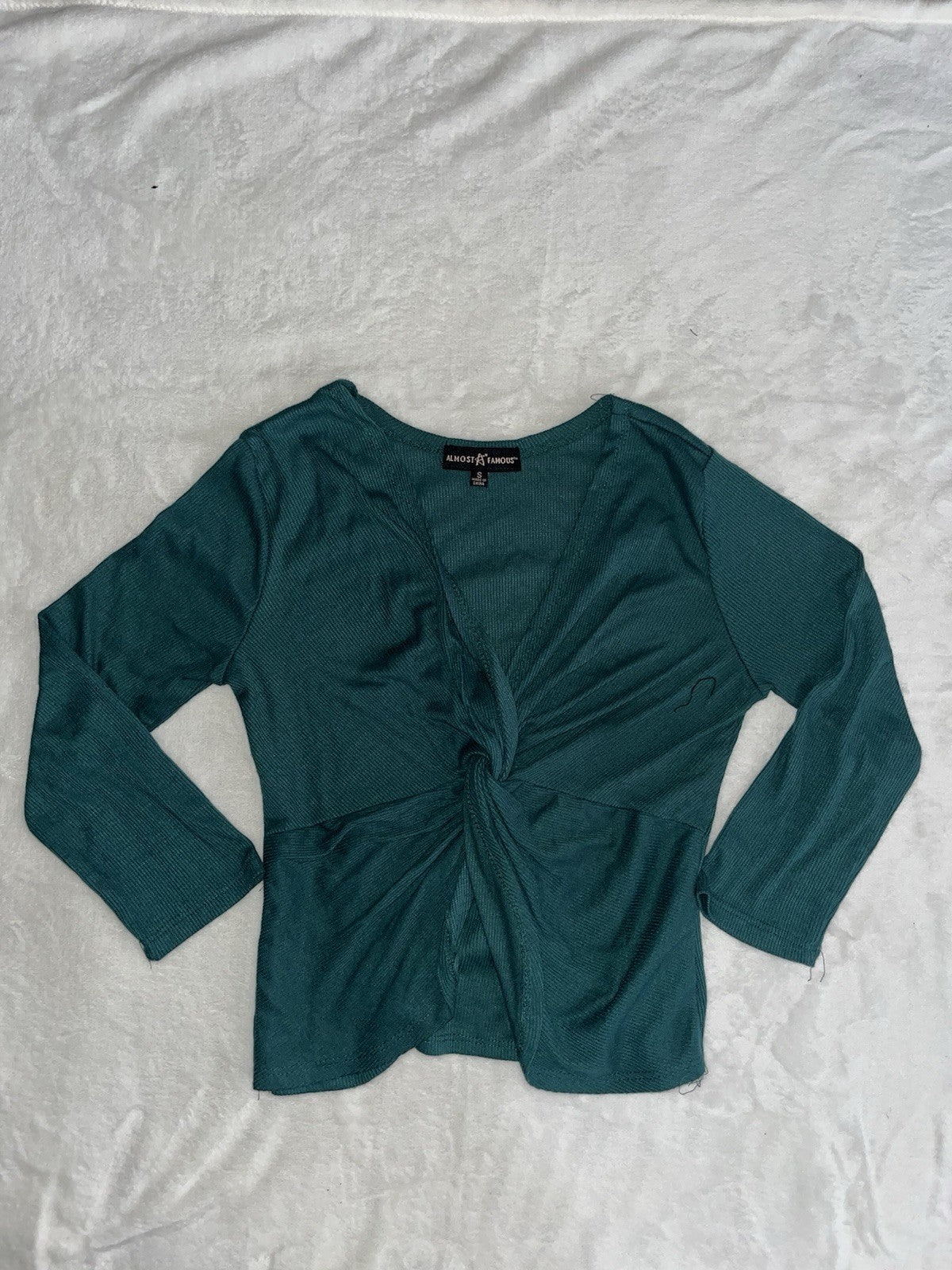 Almost Famous Women’s Green Front Knot Top Long Sleeve Knit Small 