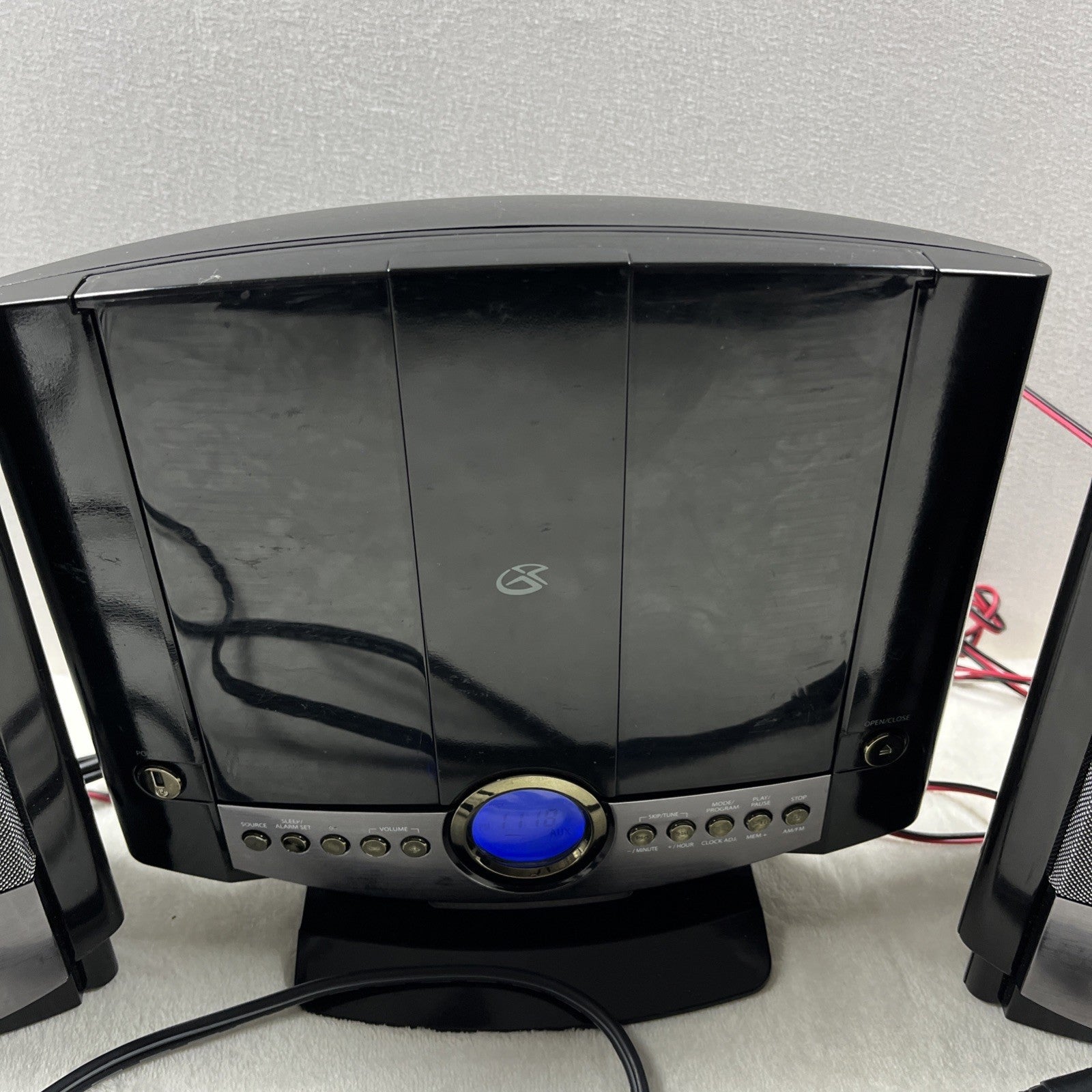GPX HM3817DTBK Home Music System with Remote and AM/FM Radio black