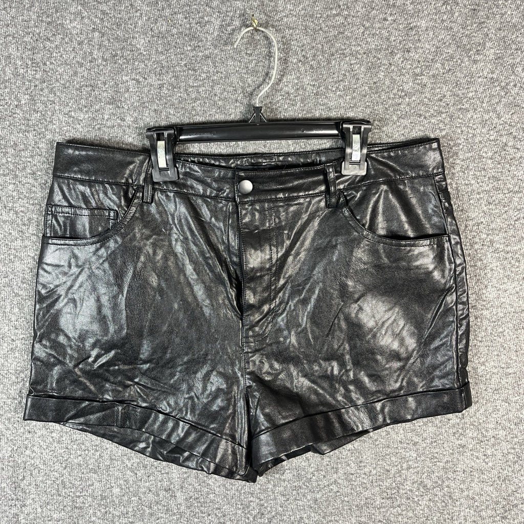 Forever 21 Women’s Shorts Faux Leather Black Size 31 Button Zip 